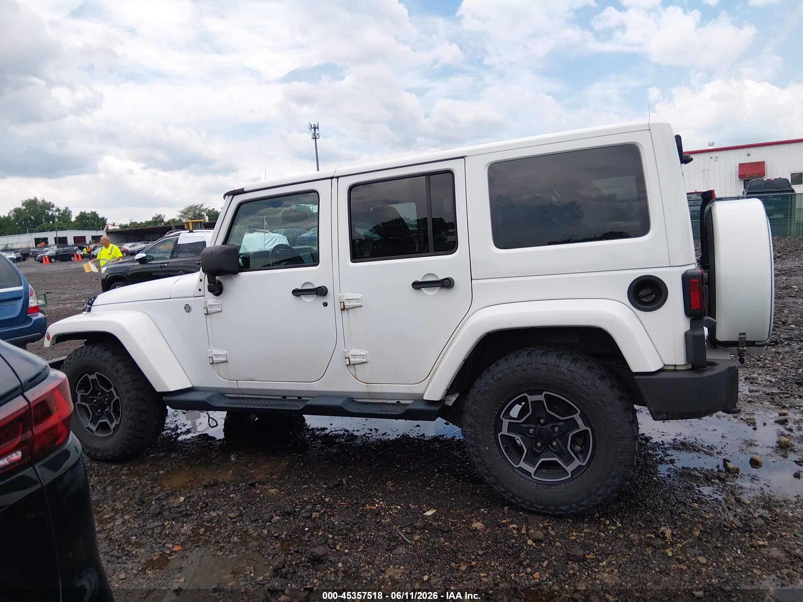 2014 Jeep Wrangler Unlimited Sahara White vin: 1C4BJWEG2EL122167
