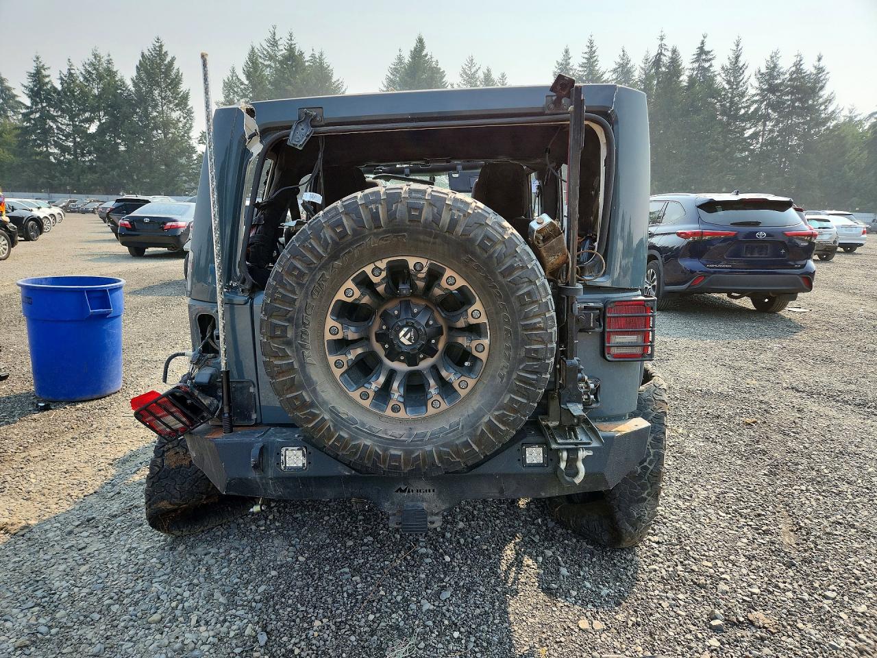2014 Jeep Wrangler Unlimited Sahara Blue vin: 1C4BJWEG2EL128972
