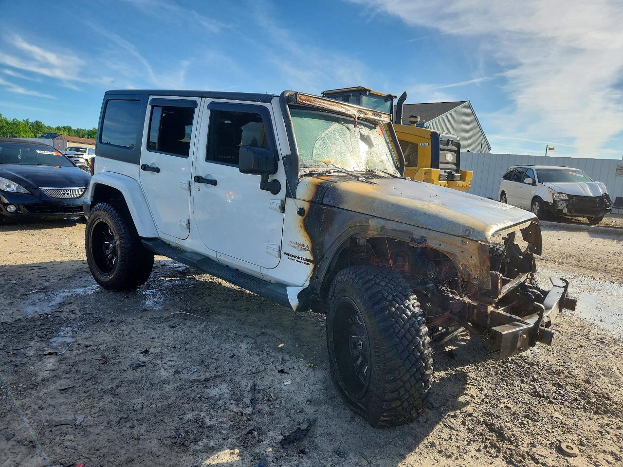 2014 Jeep Wrangler Unlimited Sahara White vin: 1C4BJWEG2EL164449