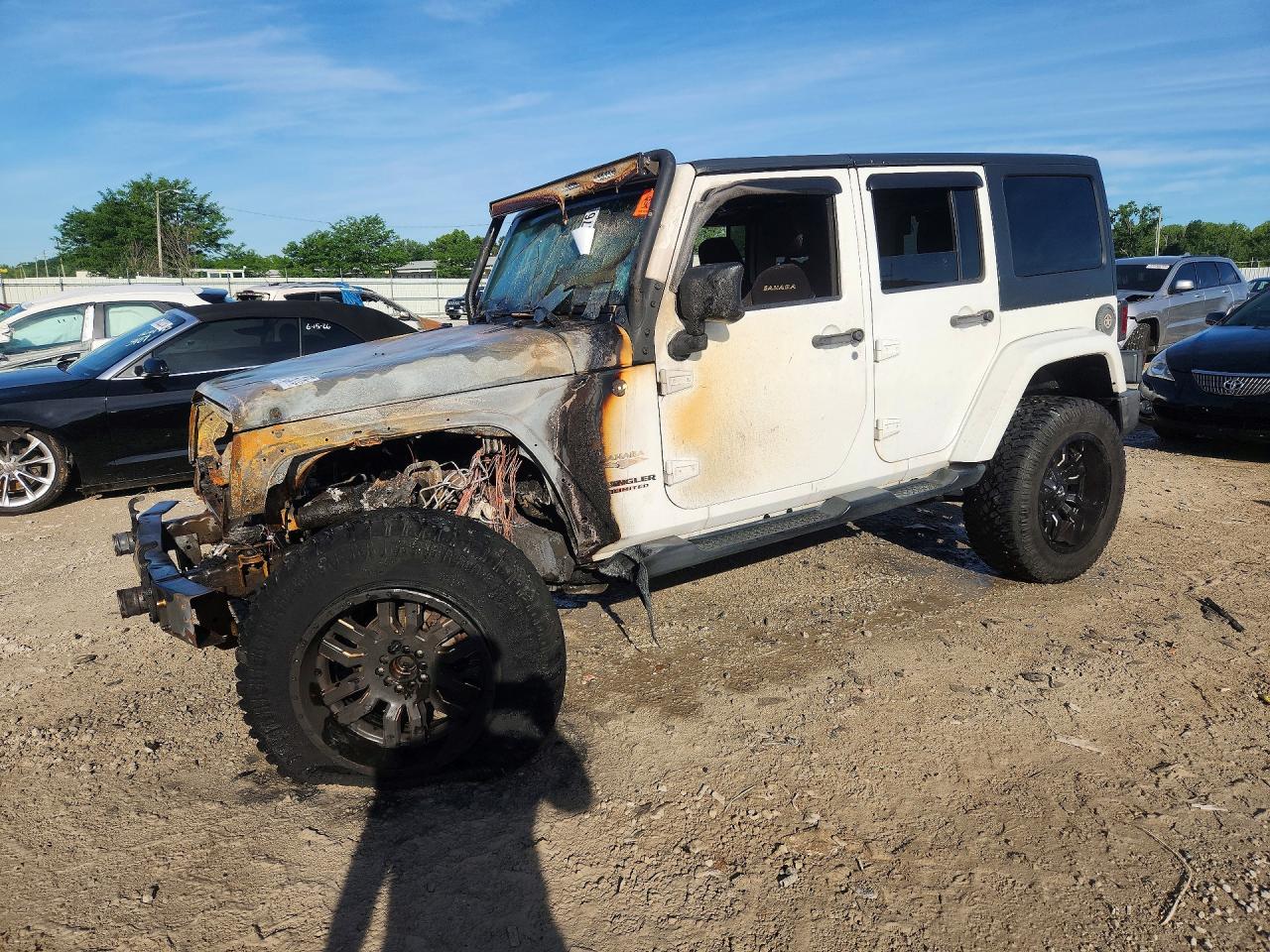 2014 Jeep Wrangler Unlimited Sahara White vin: 1C4BJWEG2EL164449
