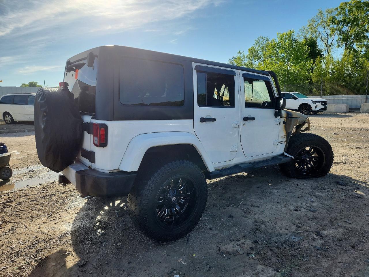 2014 Jeep Wrangler Unlimited Sahara White vin: 1C4BJWEG2EL164449