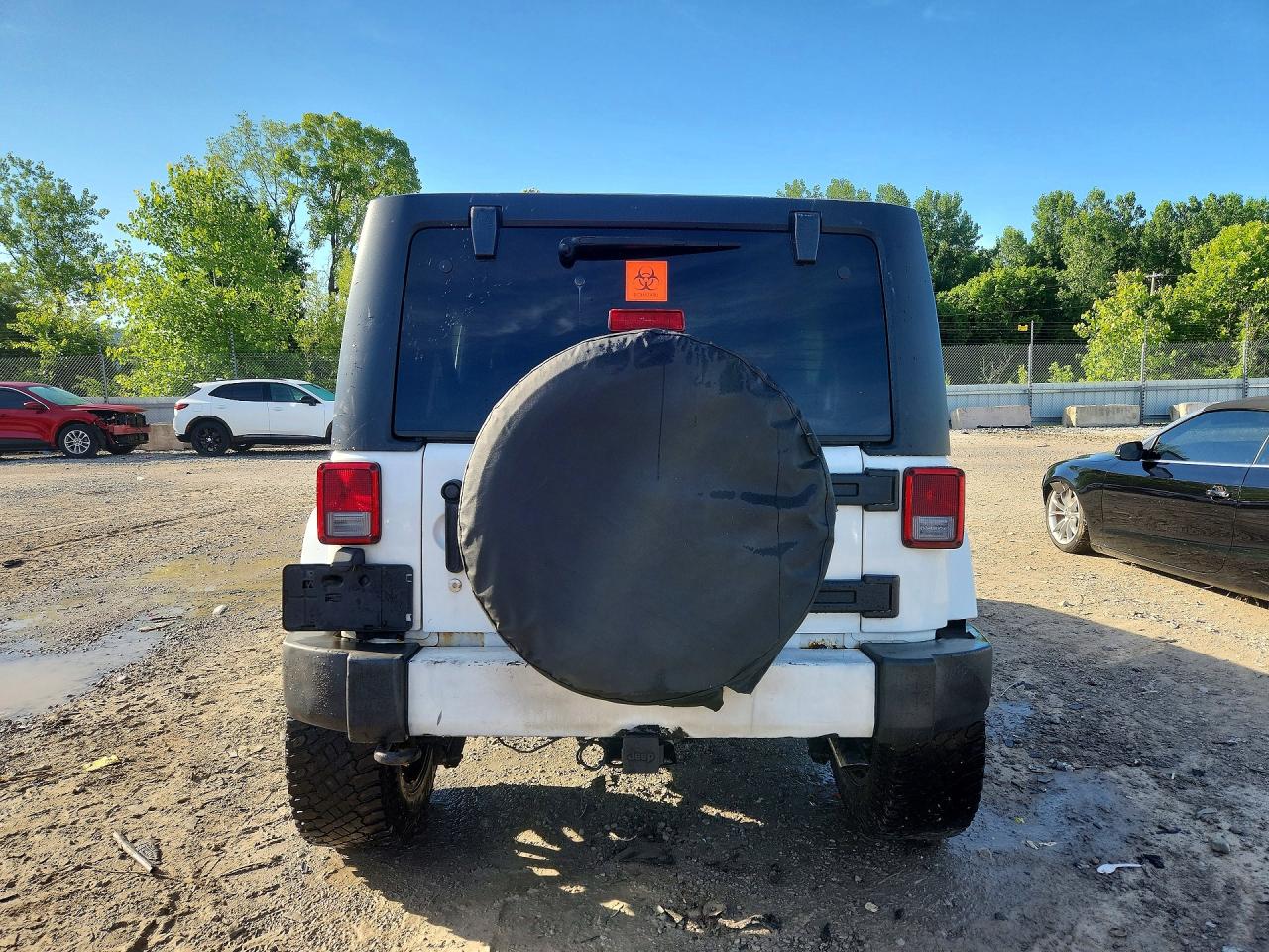 2014 Jeep Wrangler Unlimited Sahara White vin: 1C4BJWEG2EL164449