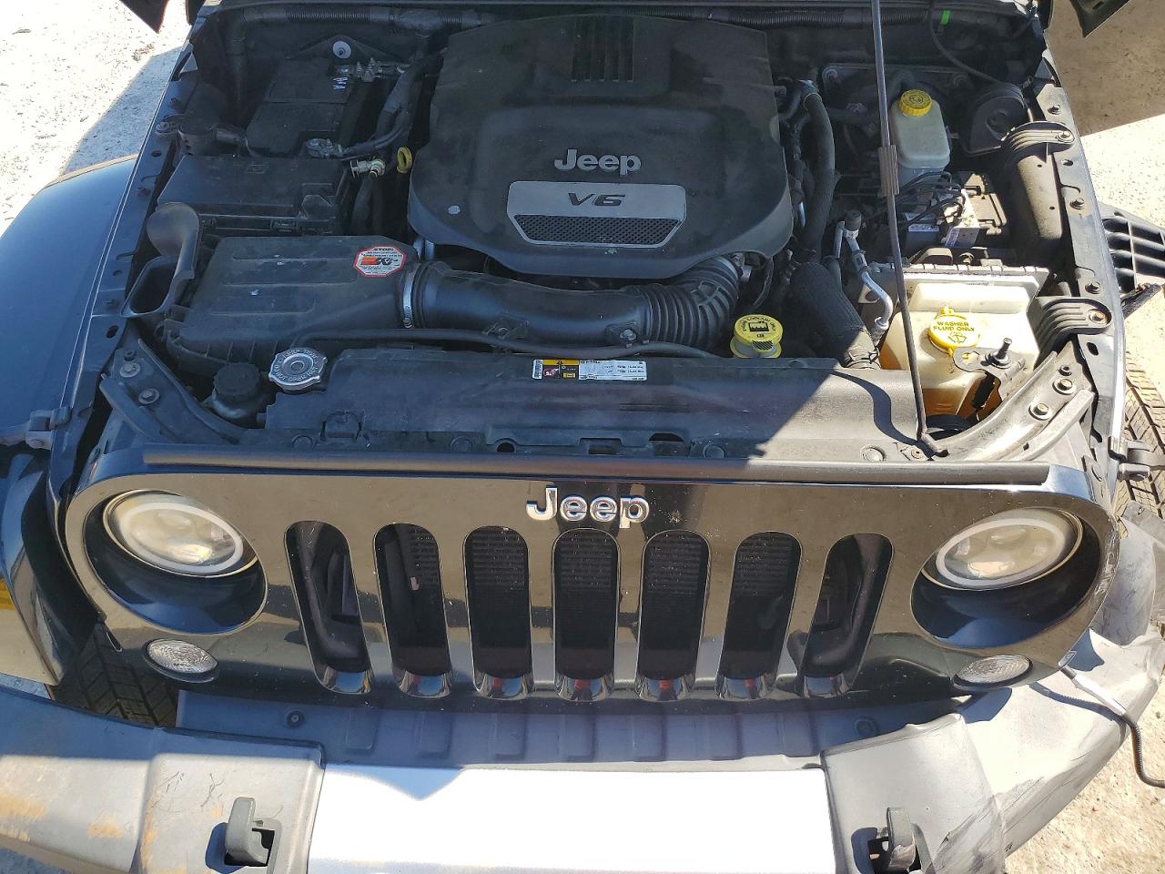 2015 Jeep Wrangler Unlimited Sahara Black vin: 1C4BJWEG2FL560950