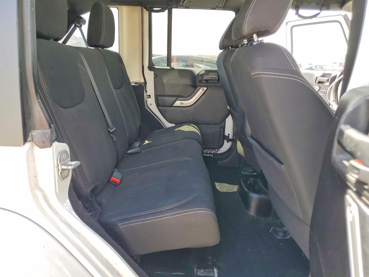 2015 Jeep Wrangler Unlimited Sahara White vin: 1C4BJWEG2FL594418