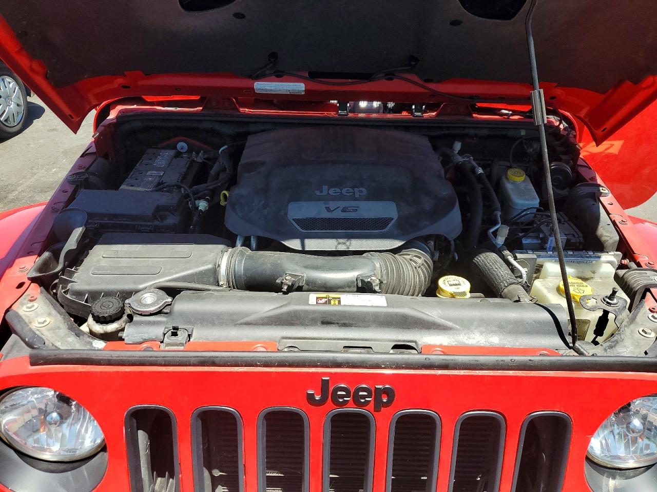 2015 Jeep Wrangler Unlimited Sahara Red vin: 1C4BJWEG2FL600458