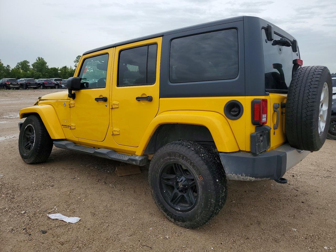 2015 Jeep Wrangler Unlimited Sahara Yellow vin: 1C4BJWEG2FL604137