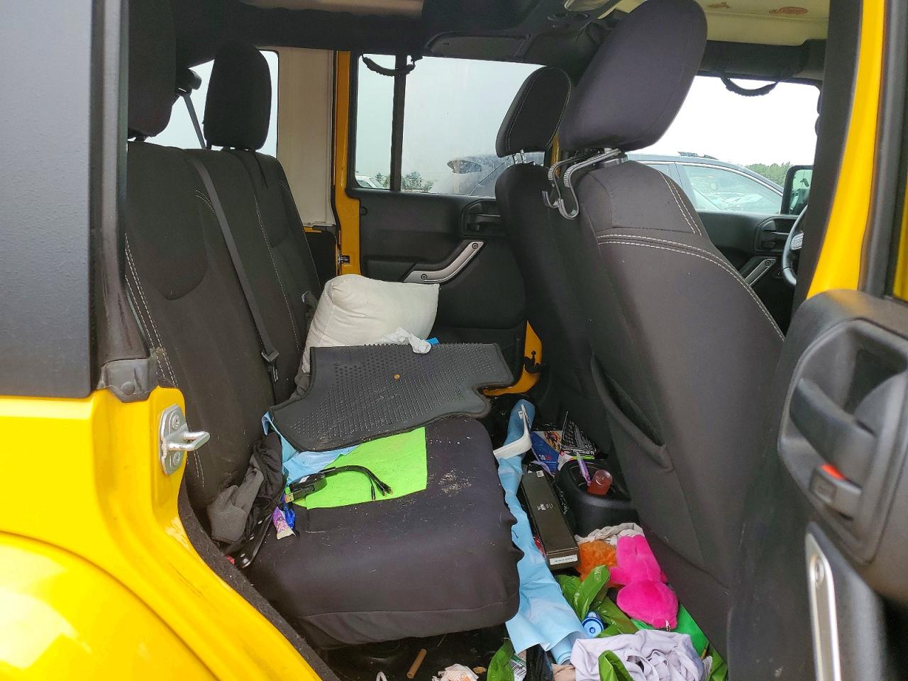 2015 Jeep Wrangler Unlimited Sahara Yellow vin: 1C4BJWEG2FL604137