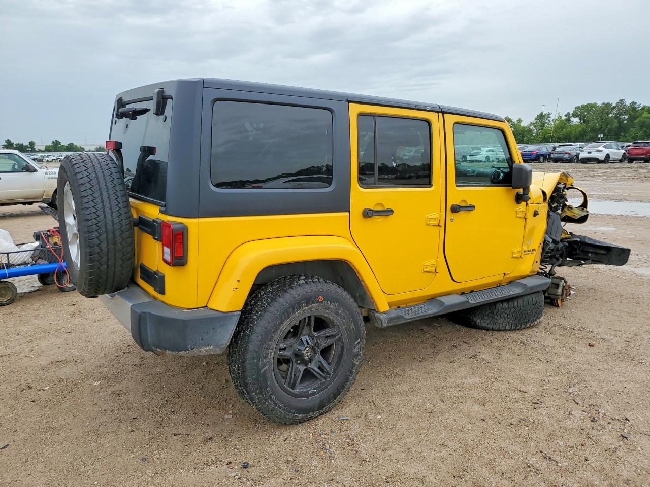 2015 Jeep Wrangler Unlimited Sahara Yellow vin: 1C4BJWEG2FL604137