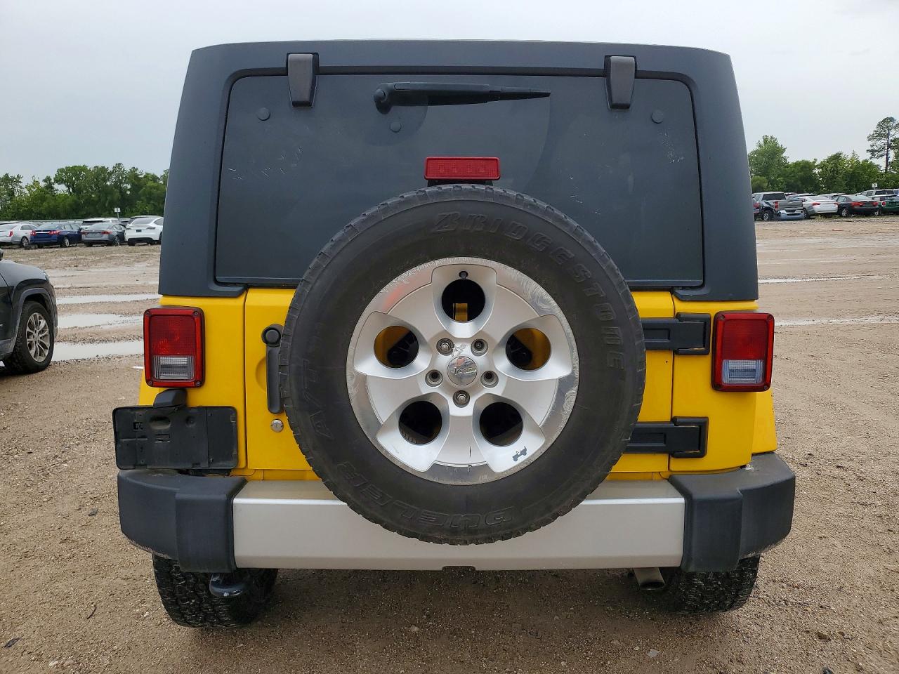 2015 Jeep Wrangler Unlimited Sahara Yellow vin: 1C4BJWEG2FL604137