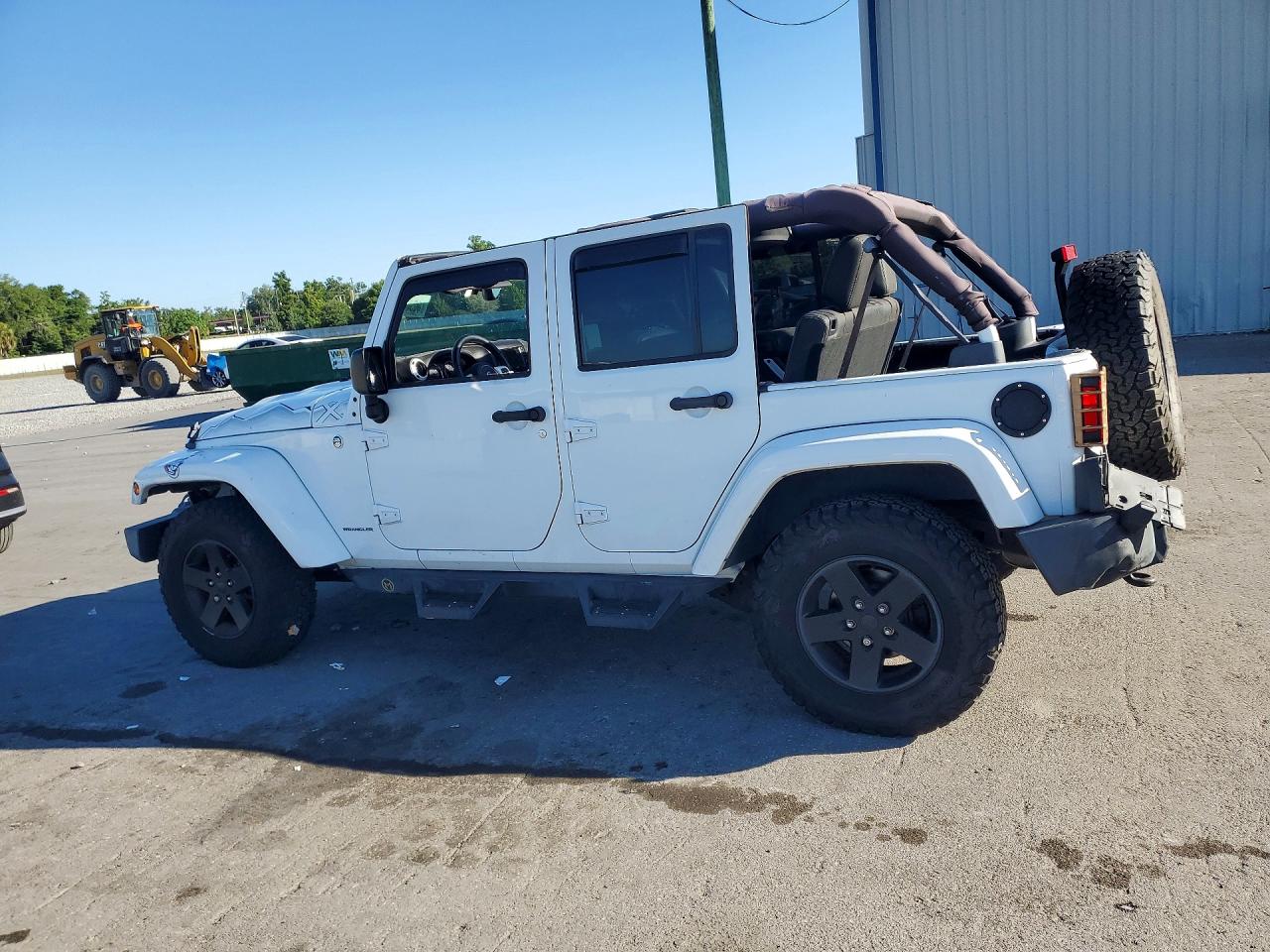 2015 Jeep Wrangler Unlimited Sahara White vin: 1C4BJWEG2FL607846