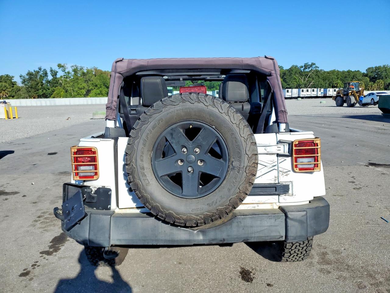 2015 Jeep Wrangler Unlimited Sahara White vin: 1C4BJWEG2FL607846