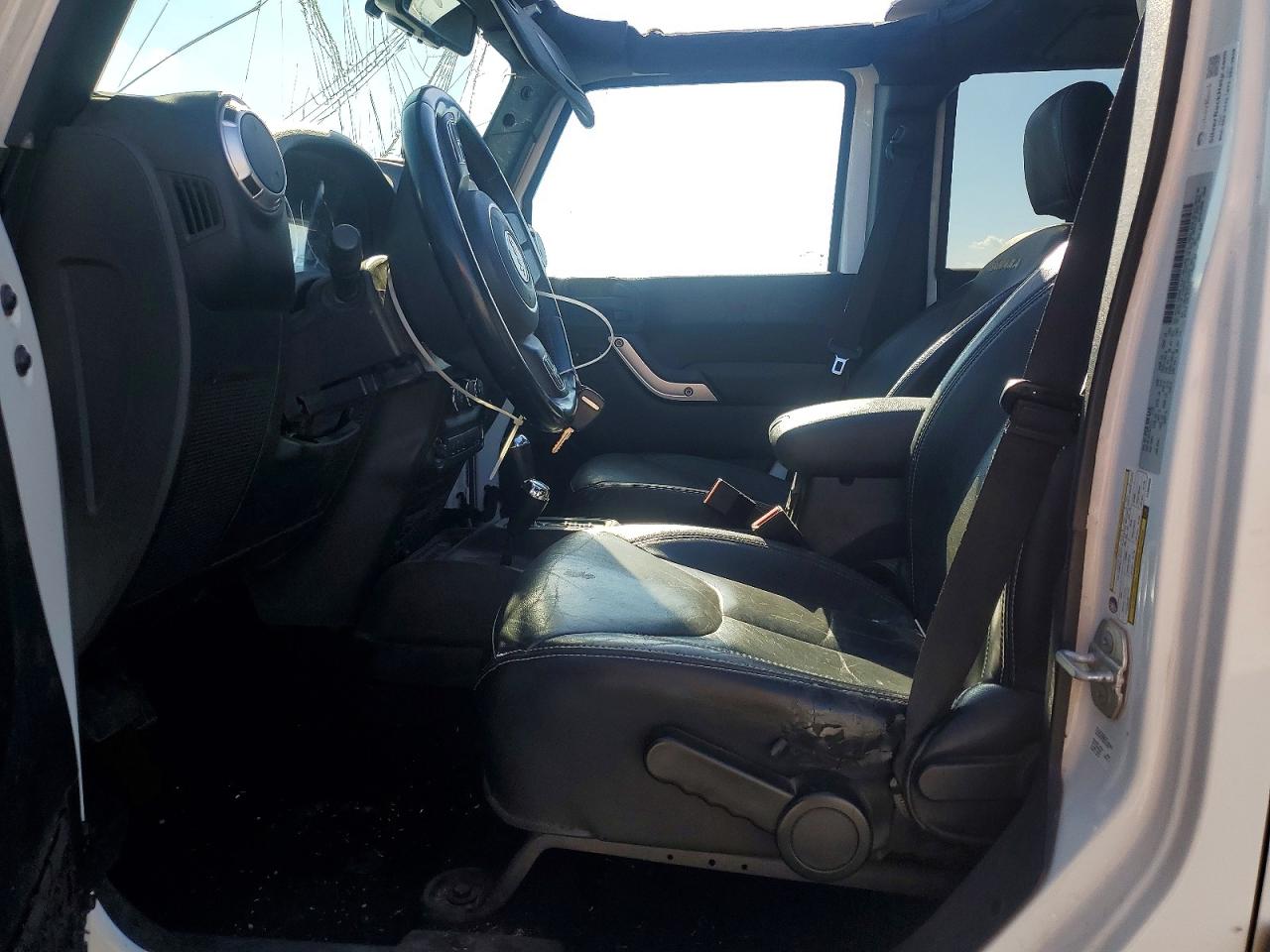 2015 Jeep Wrangler Unlimited Sahara Белый vin: 1C4BJWEG2FL630933