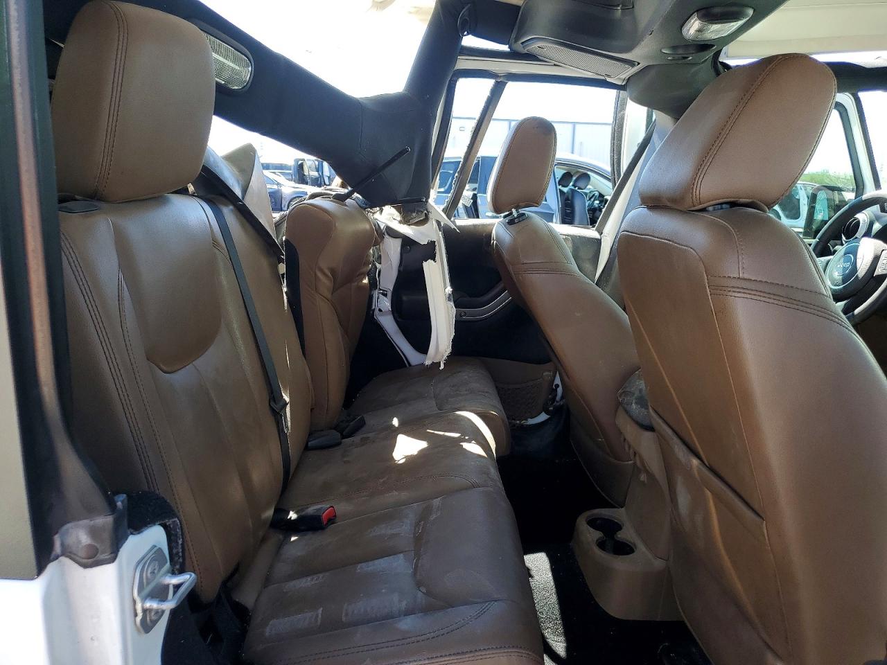 2015 Jeep Wrangler Unlimited Sahara White vin: 1C4BJWEG2FL666847