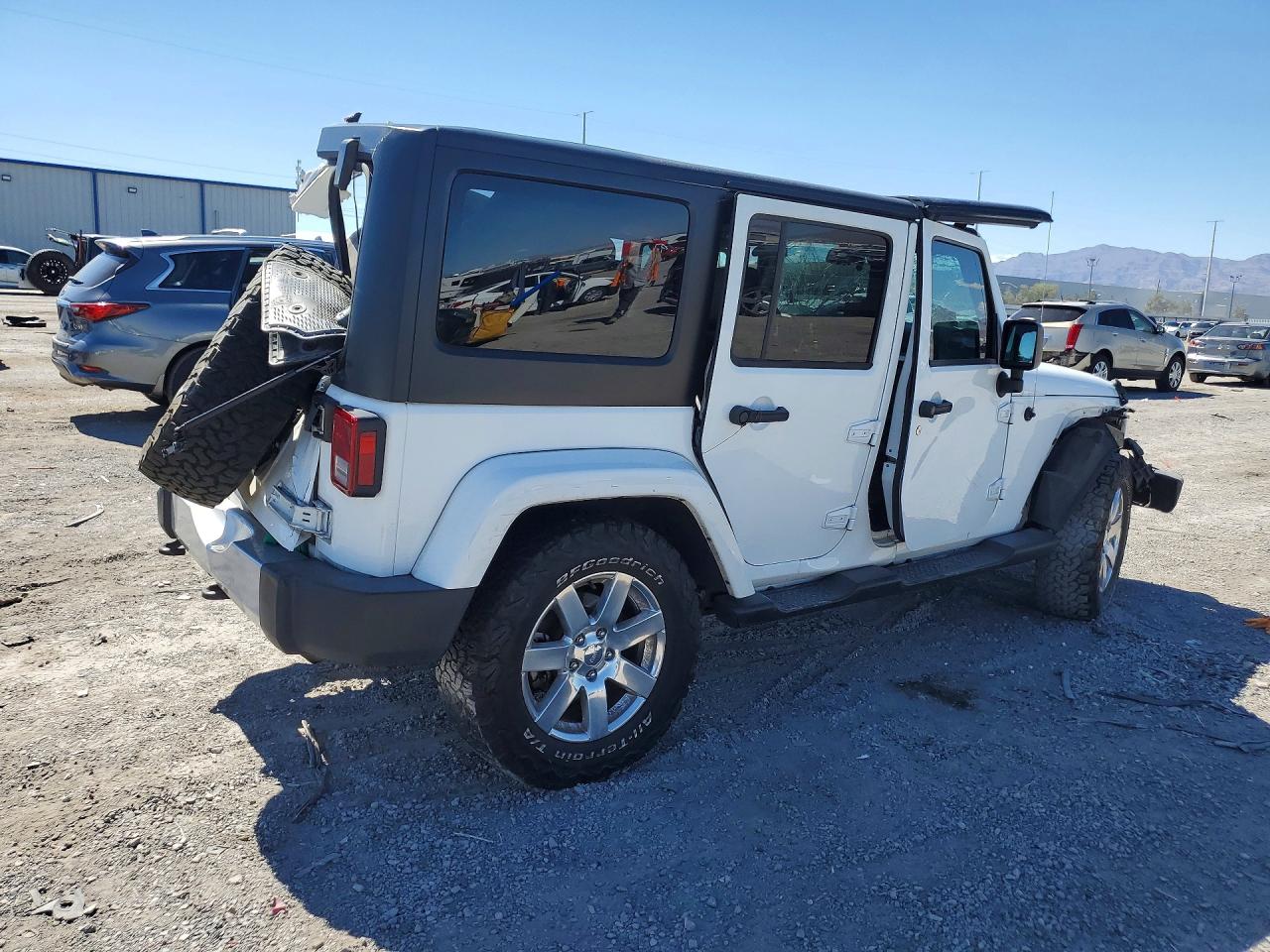2015 Jeep Wrangler Unlimited Sahara White vin: 1C4BJWEG2FL666847