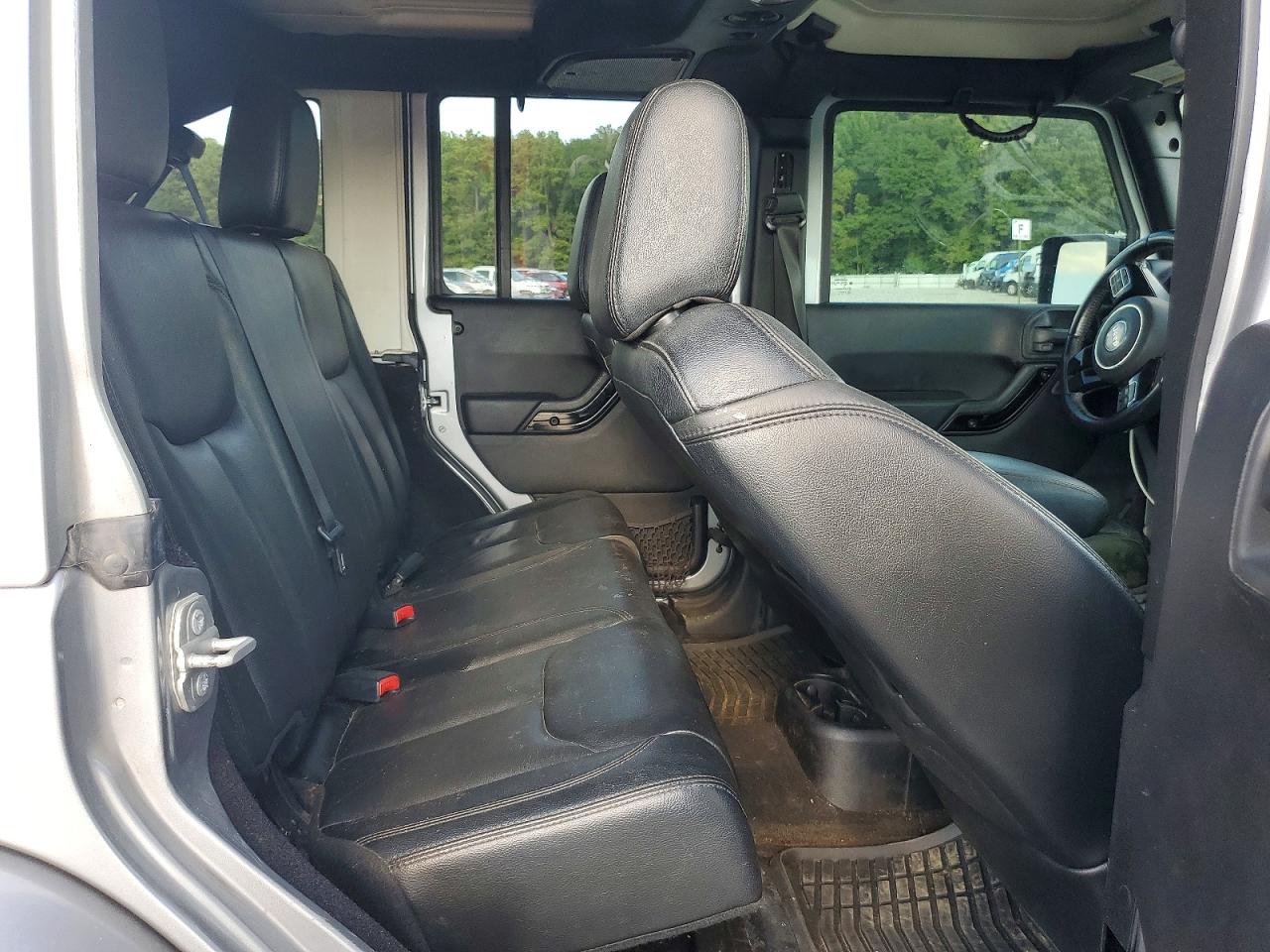 2015 Jeep Wrangler Unlimited Sahara Silver vin: 1C4BJWEG2FL767886
