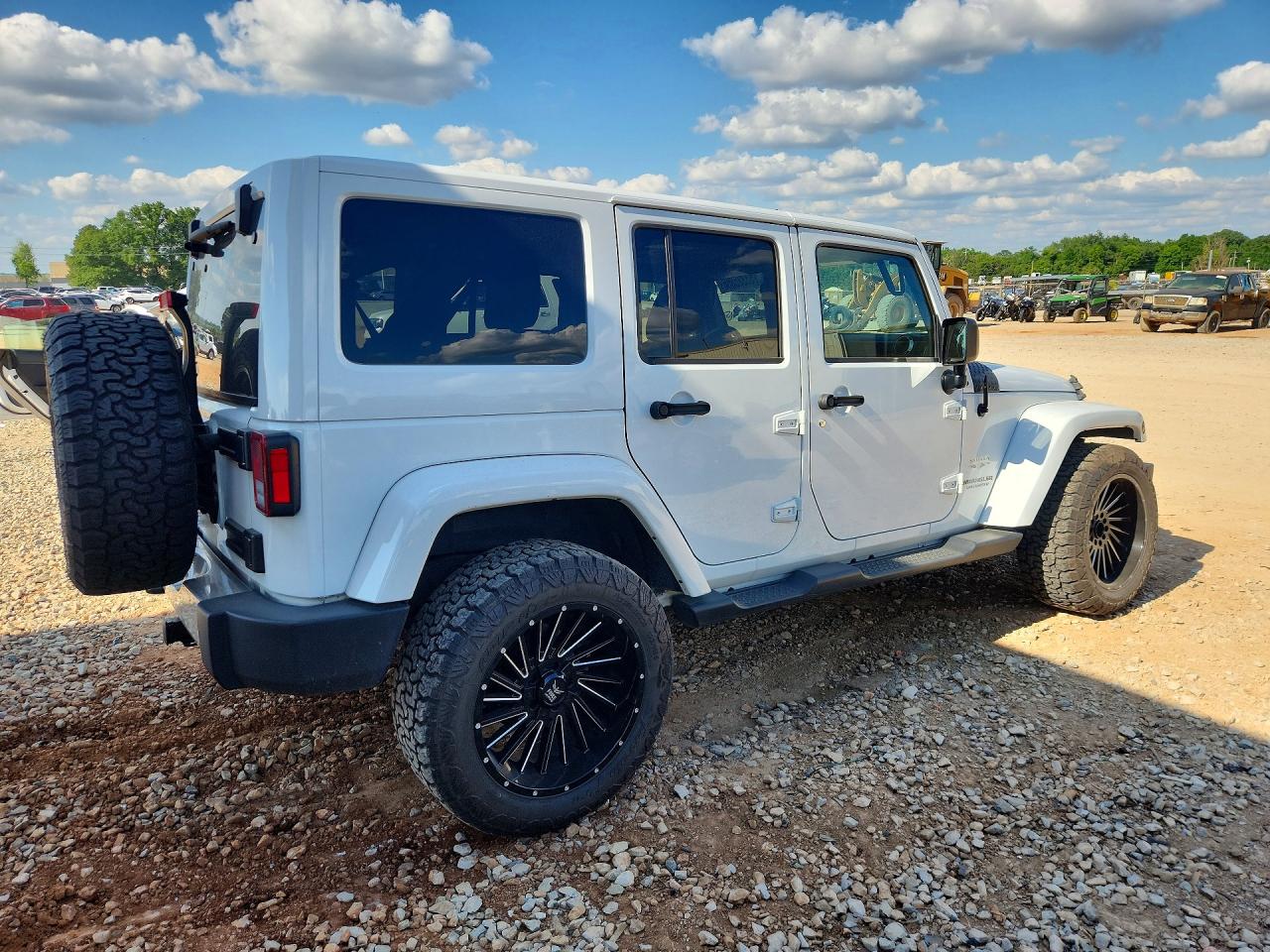 2017 Jeep Wrangler Unlimited Sahara White vin: 1C4BJWEG2HL554844