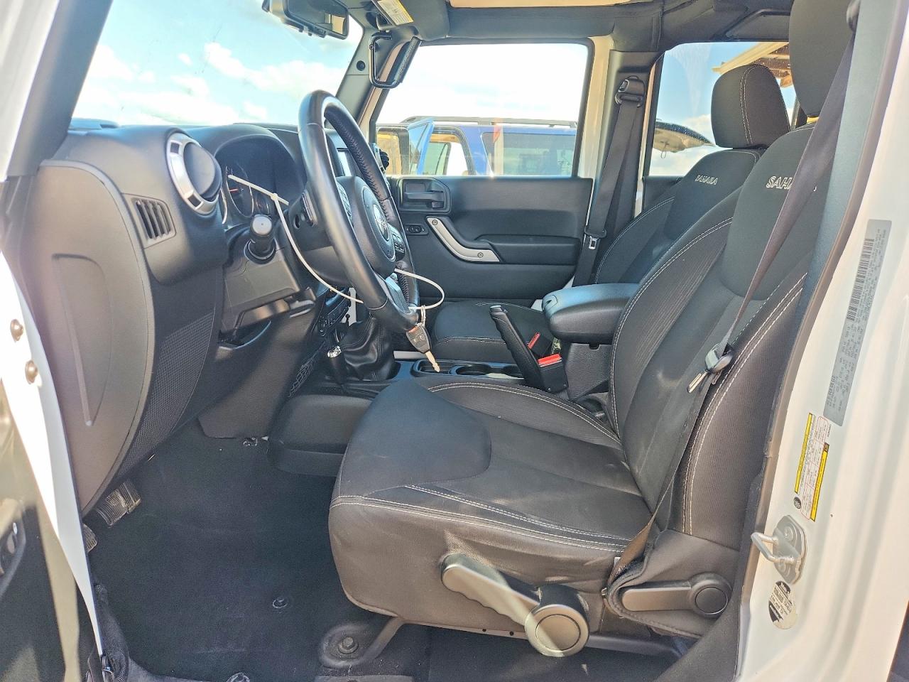 2017 Jeep Wrangler Unlimited Sahara White vin: 1C4BJWEG2HL554844