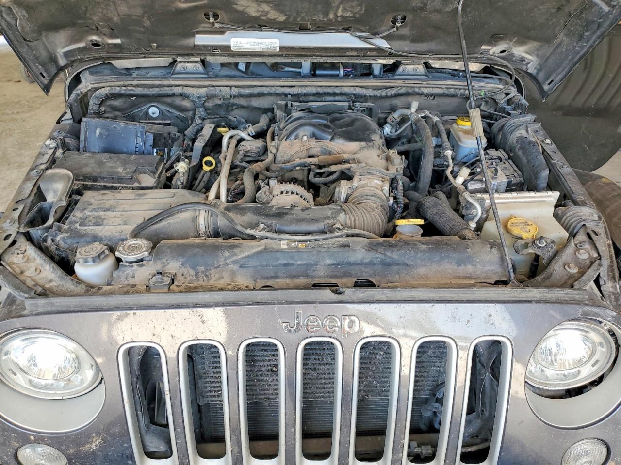 2017 Jeep Wrangler Unlimited Sahara Gray vin: 1C4BJWEG2HL669170