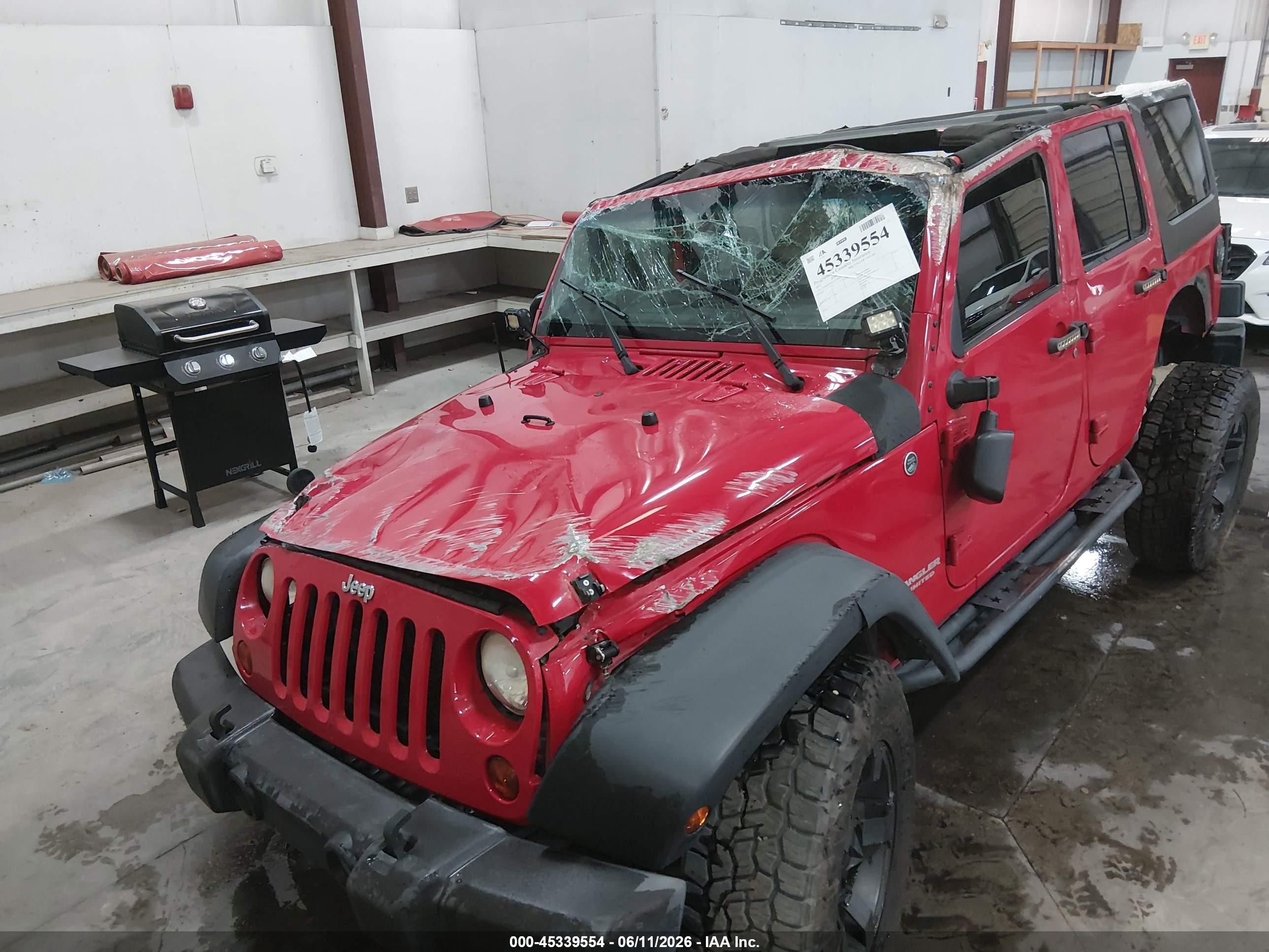 2012 Jeep Wrangler Unlimited Sahara Red vin: 1C4BJWEG3CL130923