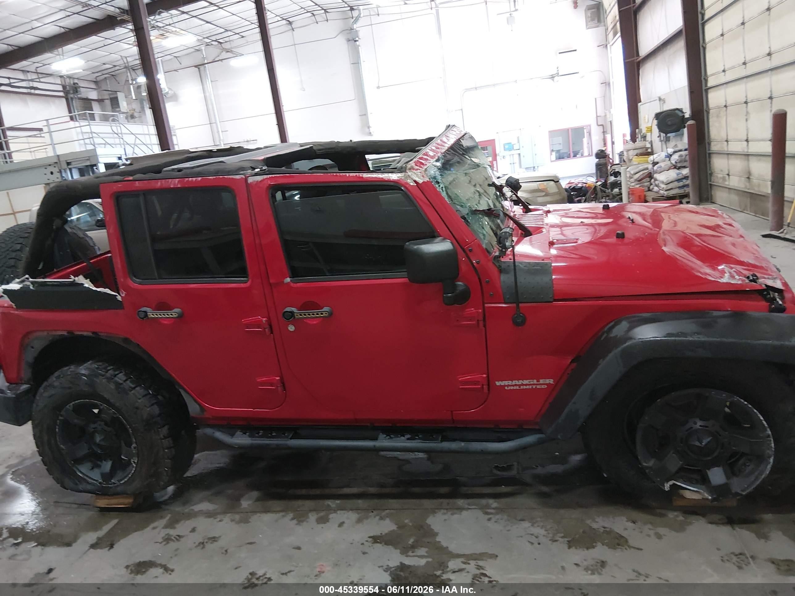 2012 Jeep Wrangler Unlimited Sahara Red vin: 1C4BJWEG3CL130923