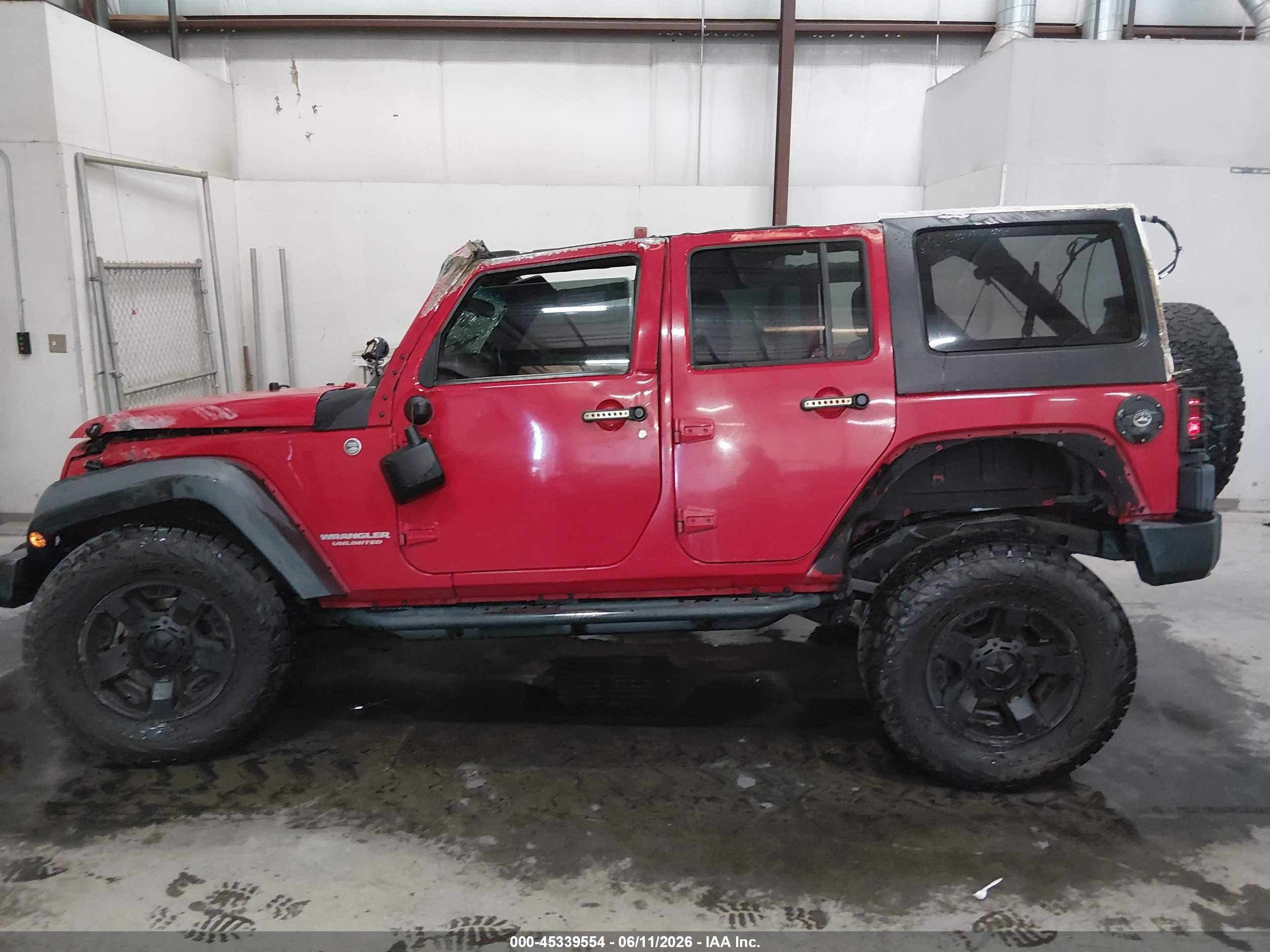 2012 Jeep Wrangler Unlimited Sahara Red vin: 1C4BJWEG3CL130923