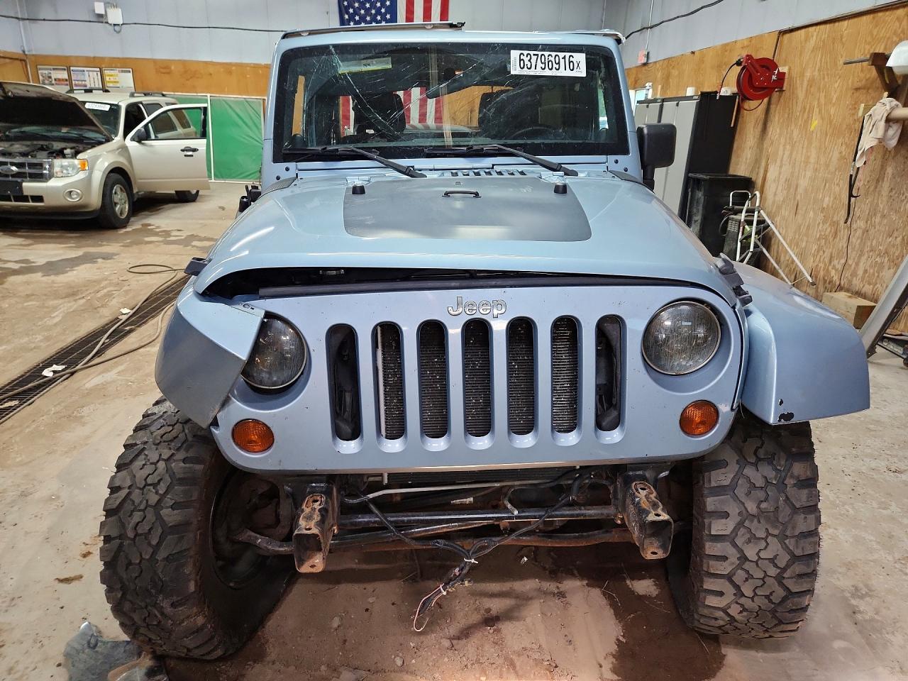 2012 Jeep Wrangler Unlimited Sahara Gray vin: 1C4BJWEG3CL148533