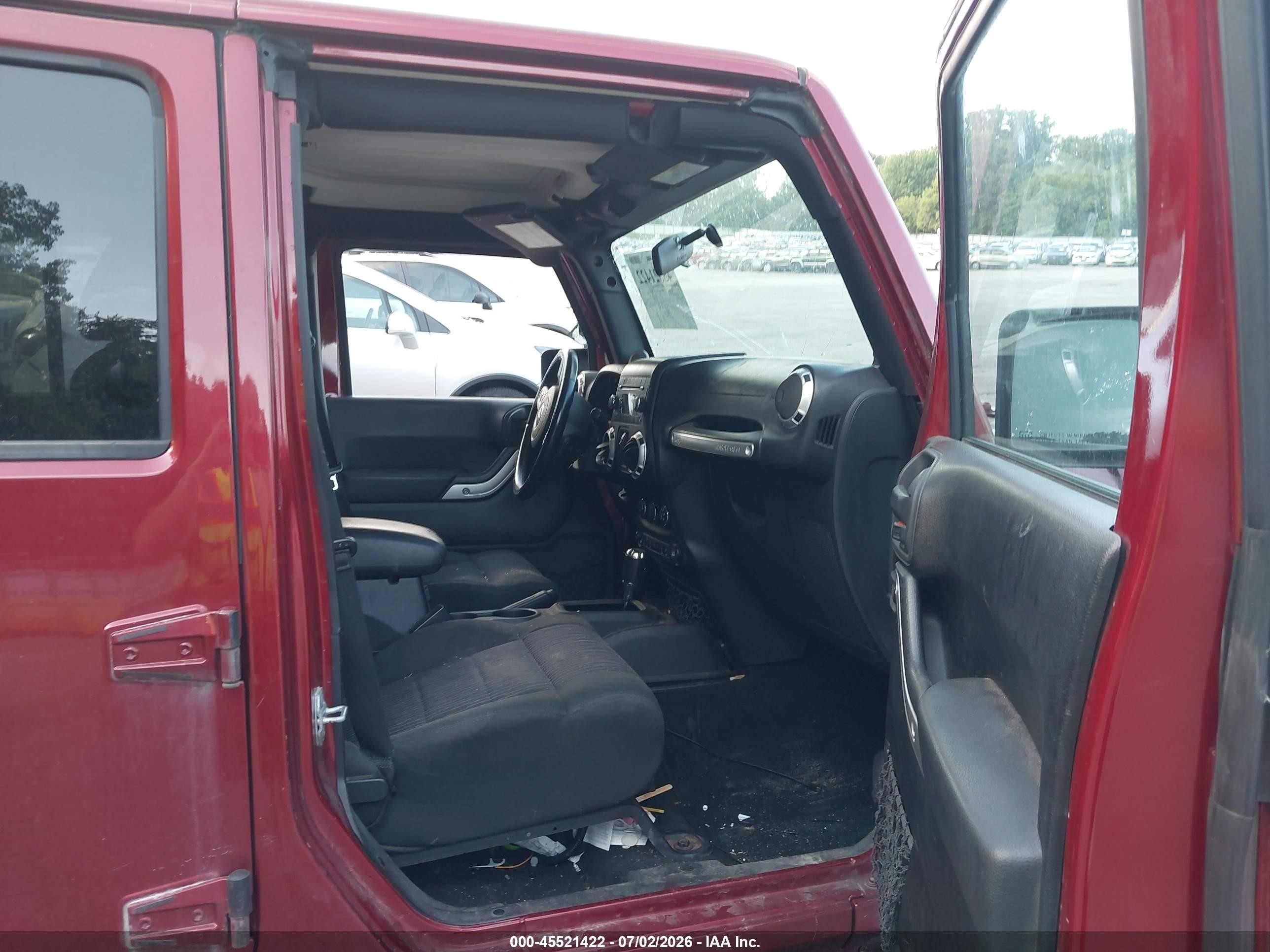 2012 Jeep Wrangler Unlimited Sahara Red vin: 1C4BJWEG3CL179538
