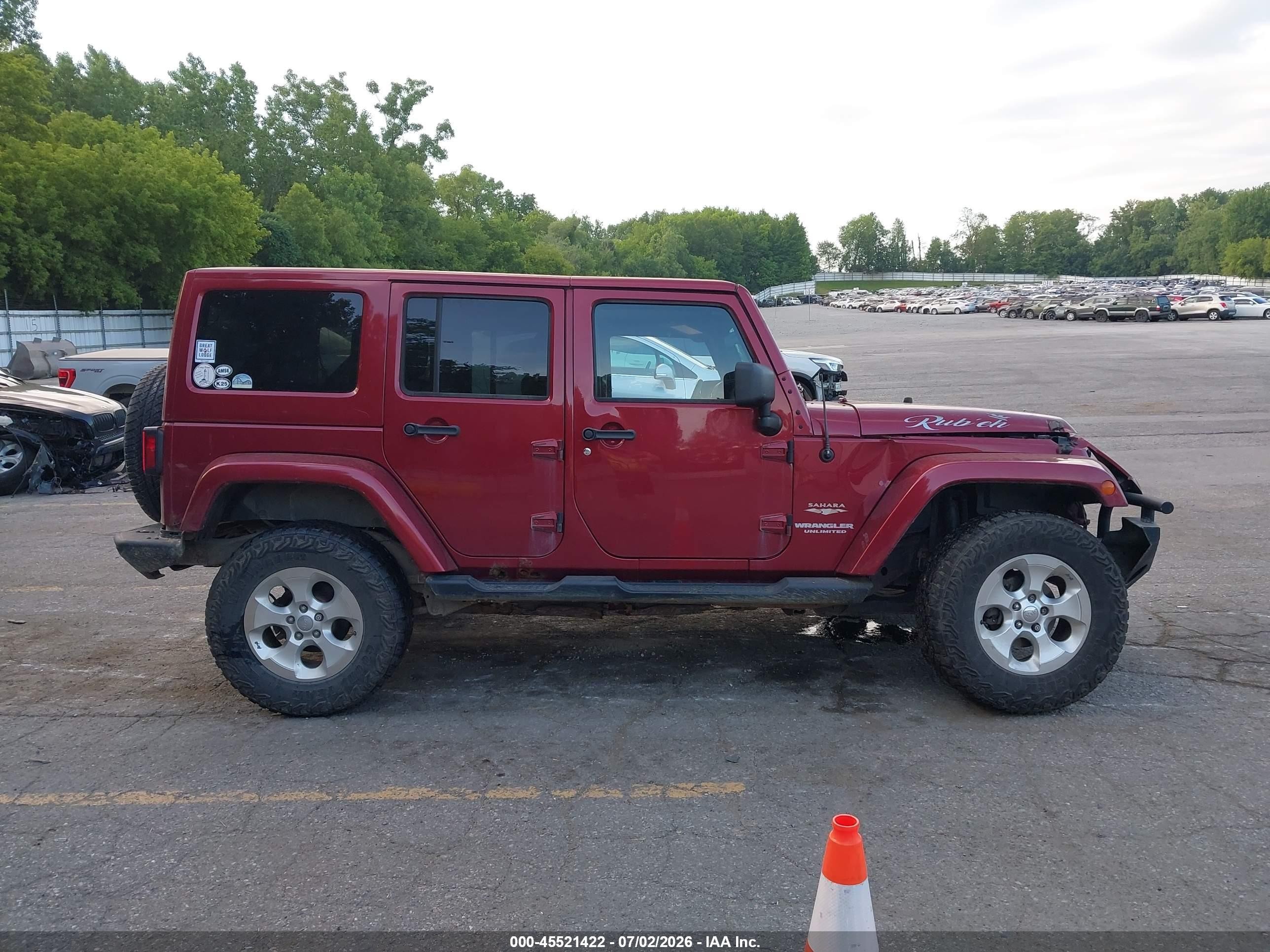 2012 Jeep Wrangler Unlimited Sahara Red vin: 1C4BJWEG3CL179538