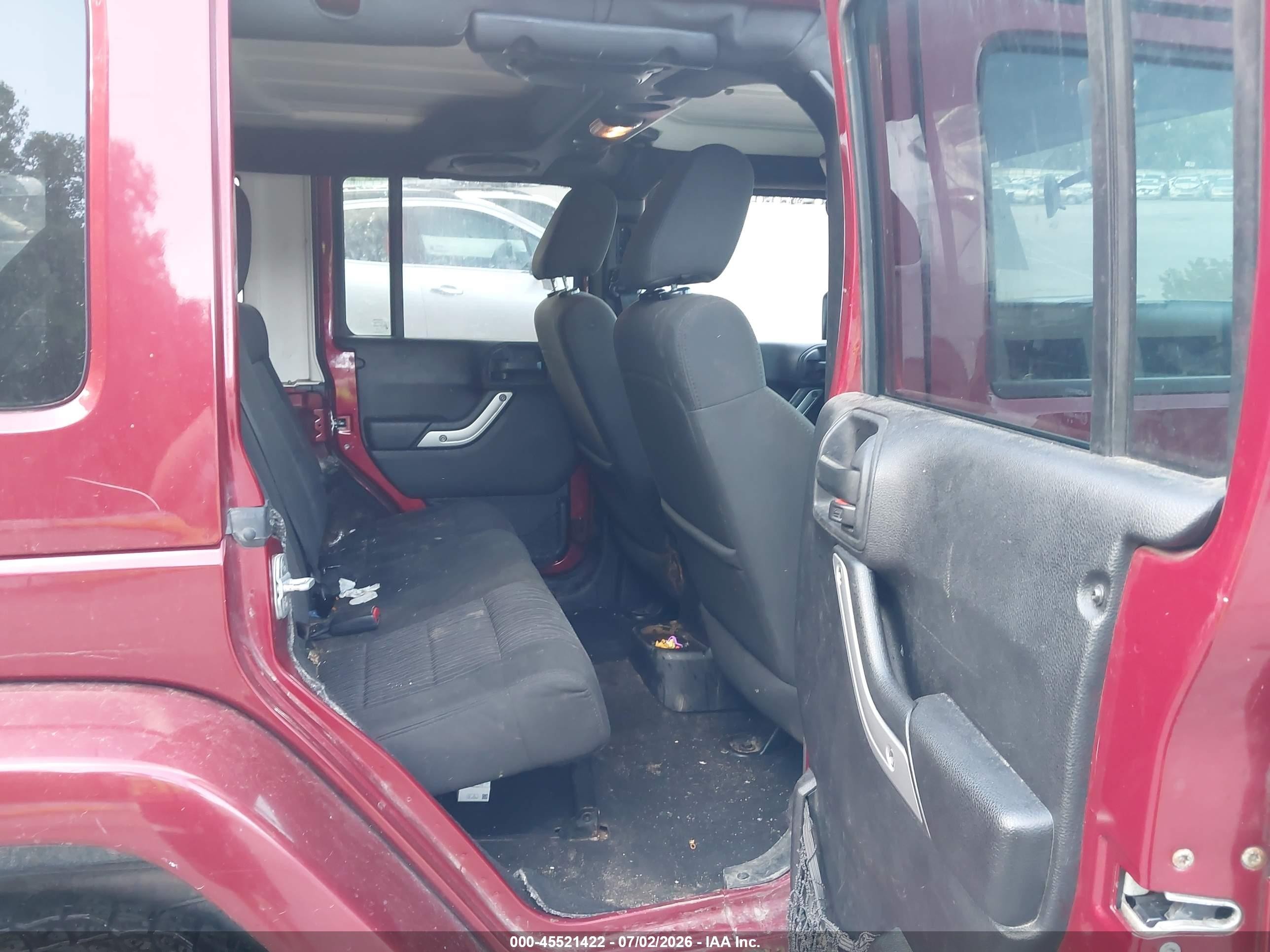2012 Jeep Wrangler Unlimited Sahara Red vin: 1C4BJWEG3CL179538