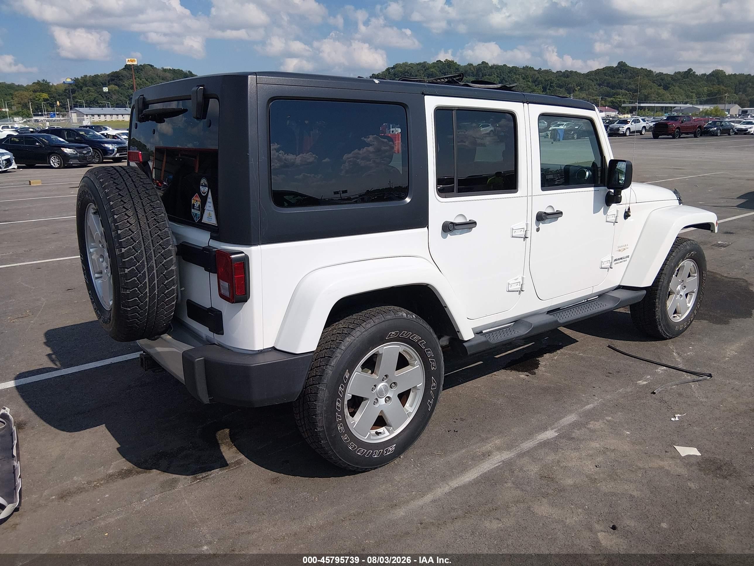 2012 Jeep Wrangler Unlimited Sahara White vin: 1C4BJWEG3CL213073
