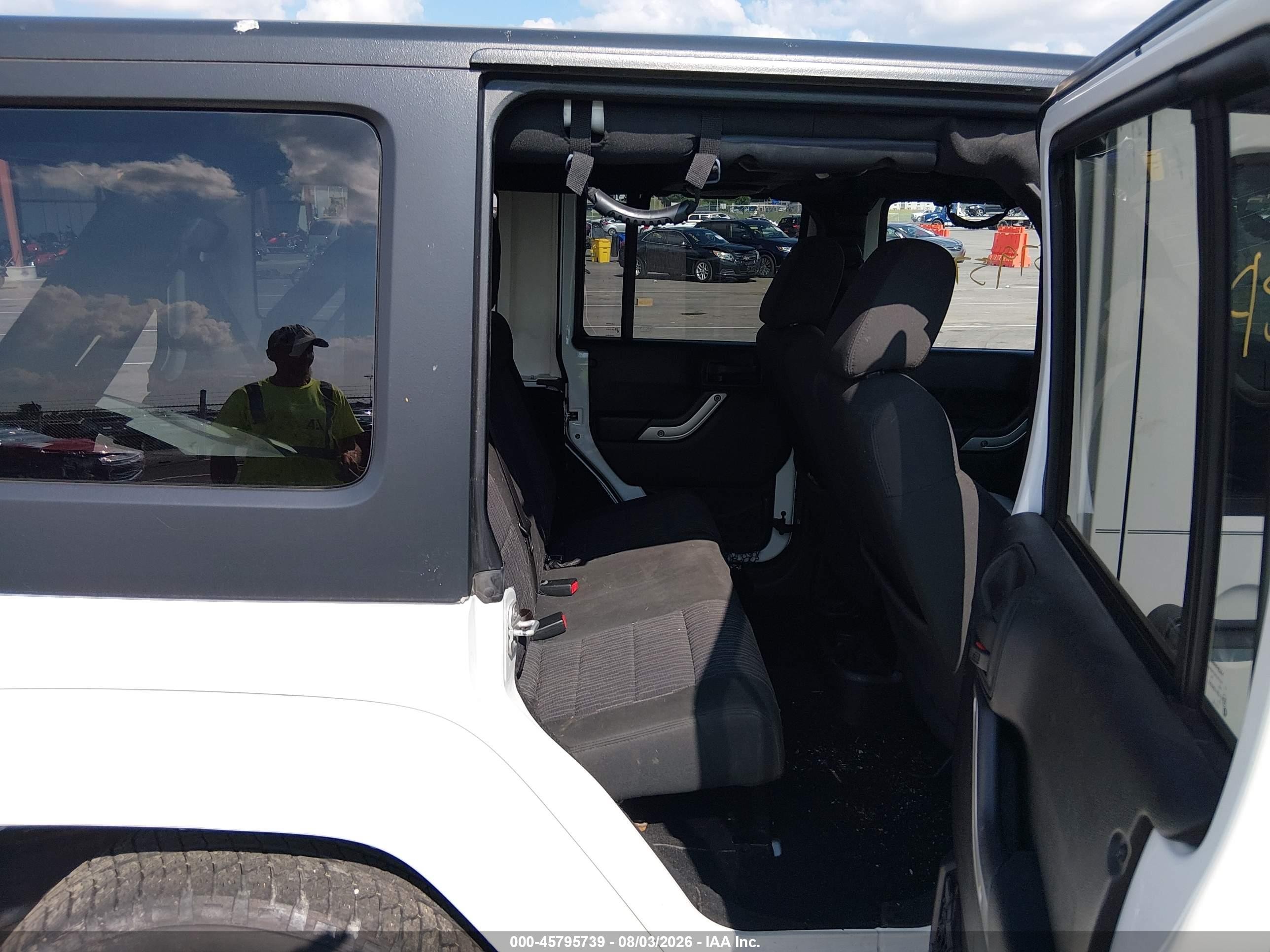 2012 Jeep Wrangler Unlimited Sahara White vin: 1C4BJWEG3CL213073