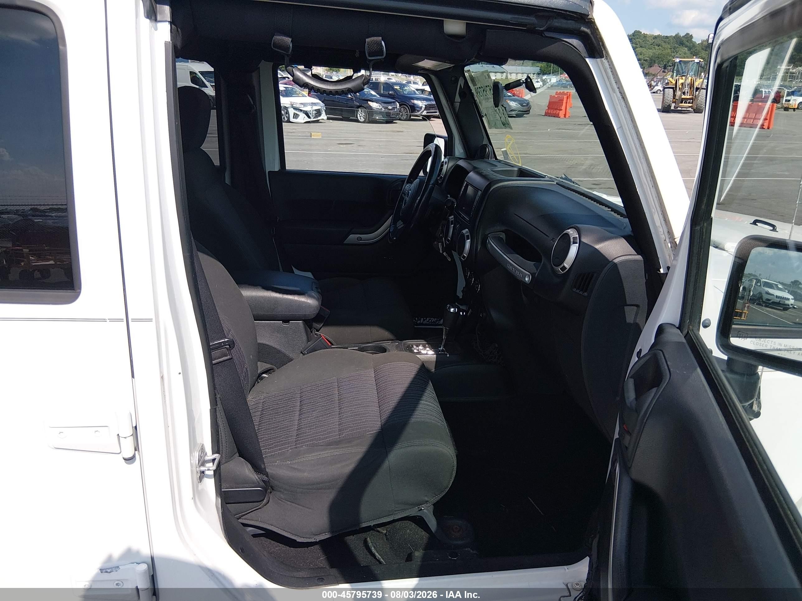 2012 Jeep Wrangler Unlimited Sahara White vin: 1C4BJWEG3CL213073