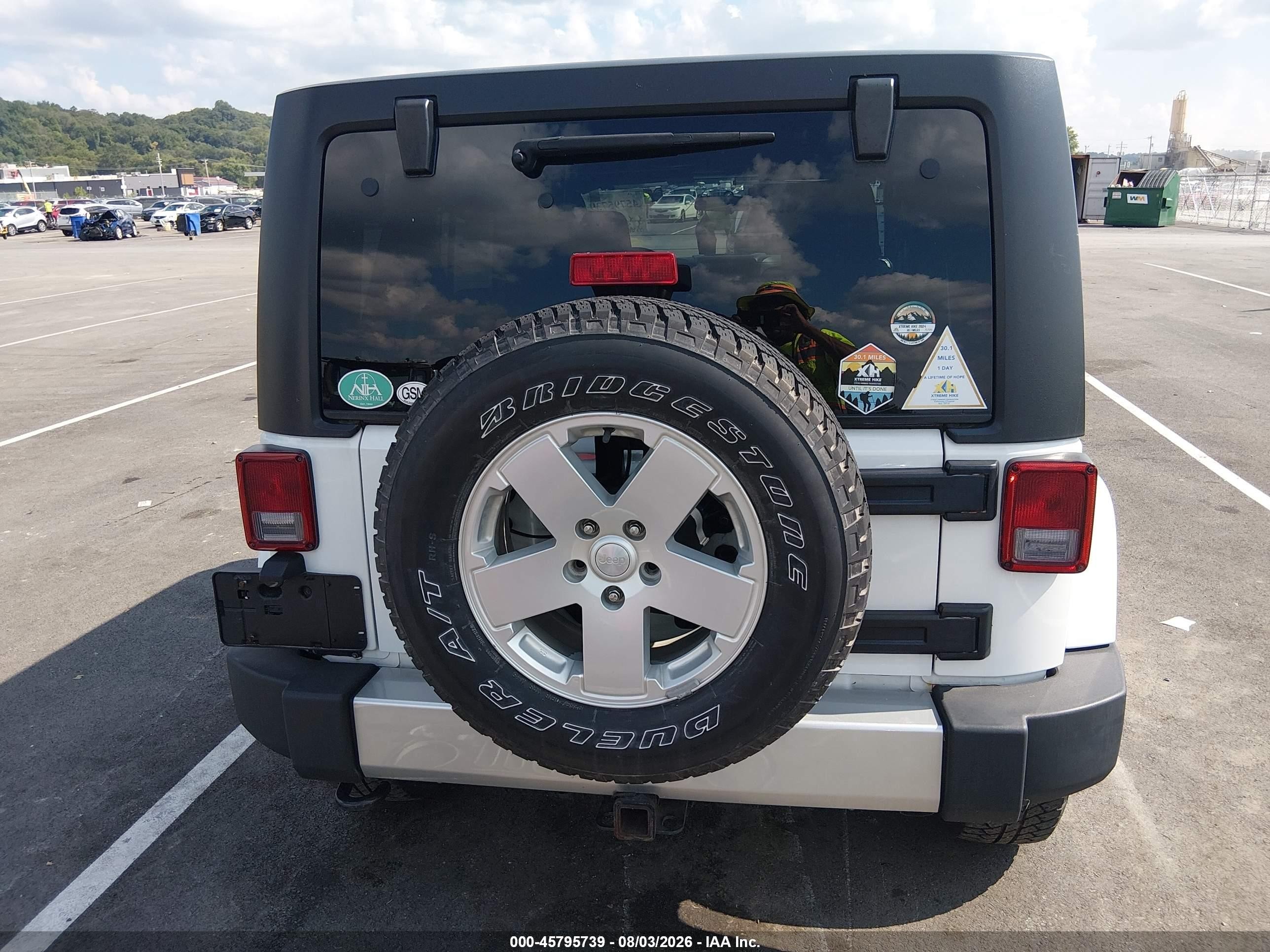 2012 Jeep Wrangler Unlimited Sahara White vin: 1C4BJWEG3CL213073