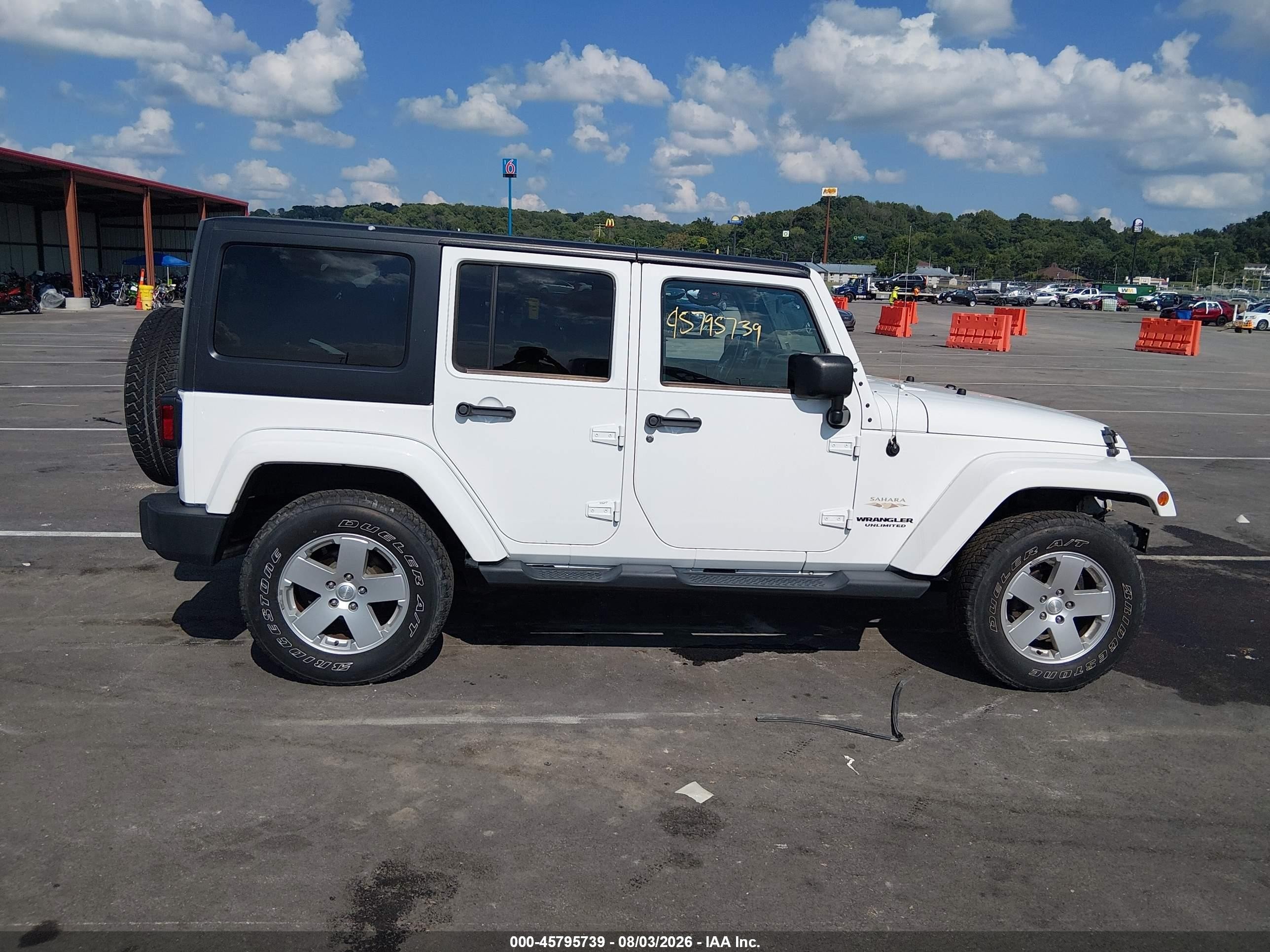 2012 Jeep Wrangler Unlimited Sahara White vin: 1C4BJWEG3CL213073