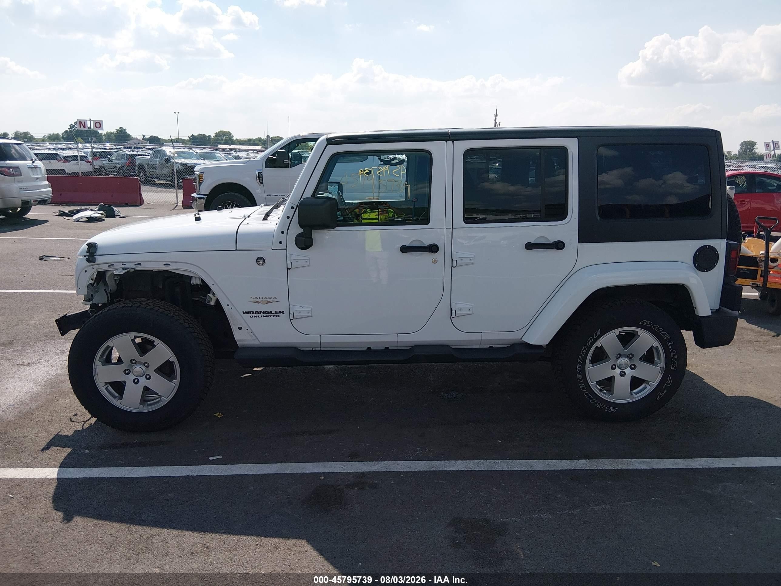 2012 Jeep Wrangler Unlimited Sahara White vin: 1C4BJWEG3CL213073