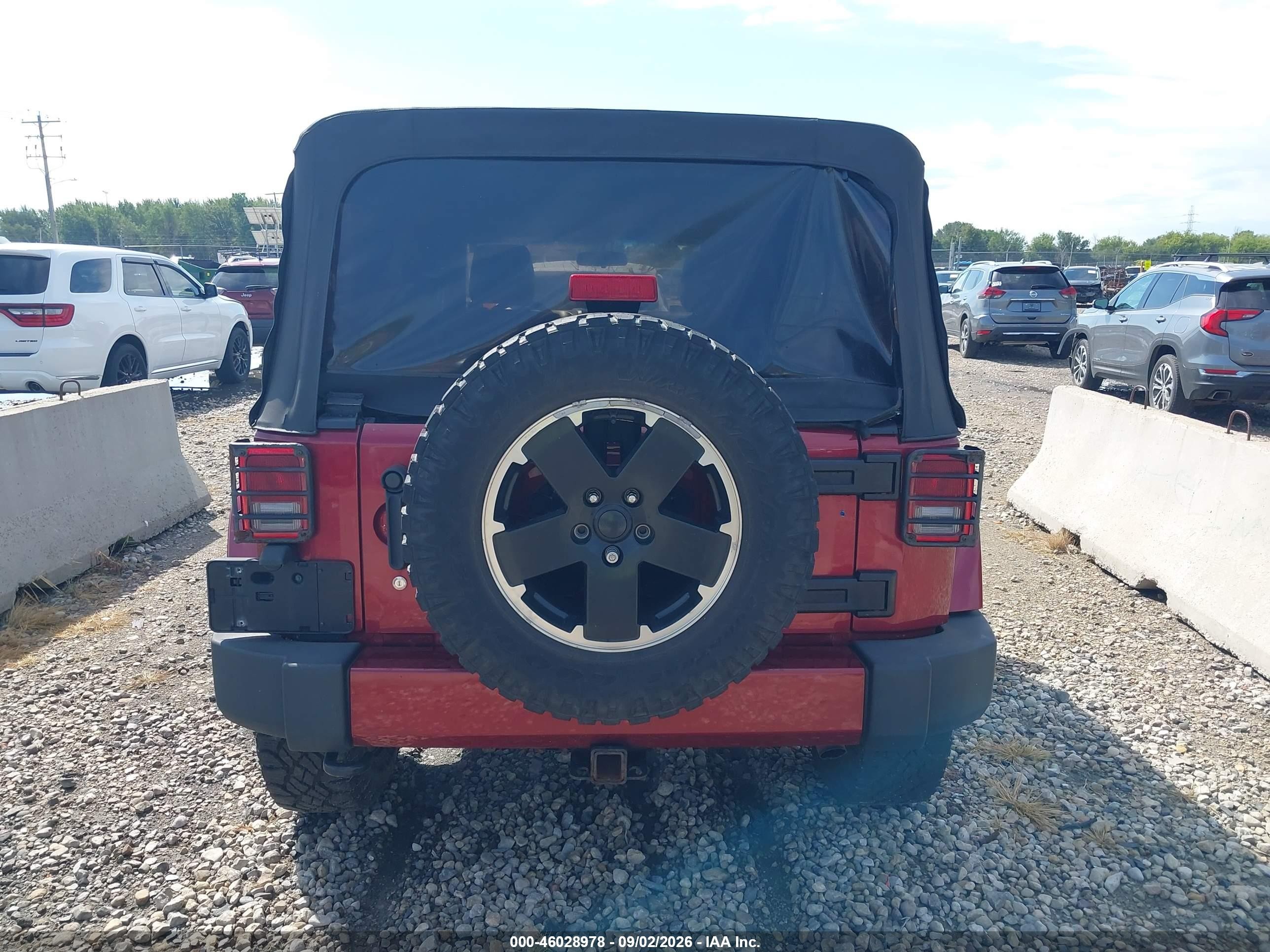 2012 Jeep Wrangler Unlimited Sahara Red vin: 1C4BJWEG3CL250642