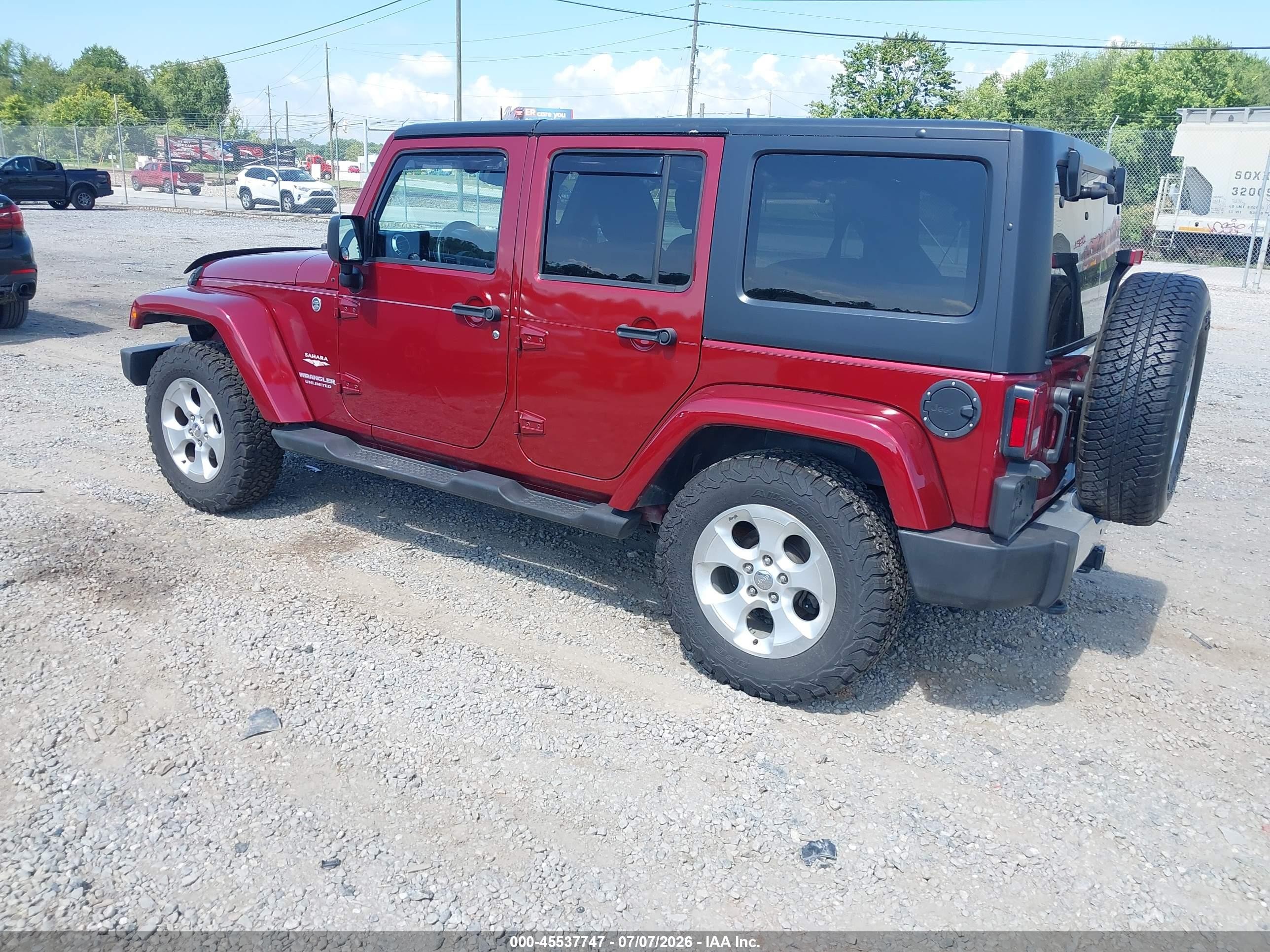 2013 Jeep Wrangler Unlimited Sahara Burgundy vin: 1C4BJWEG3DL560548
