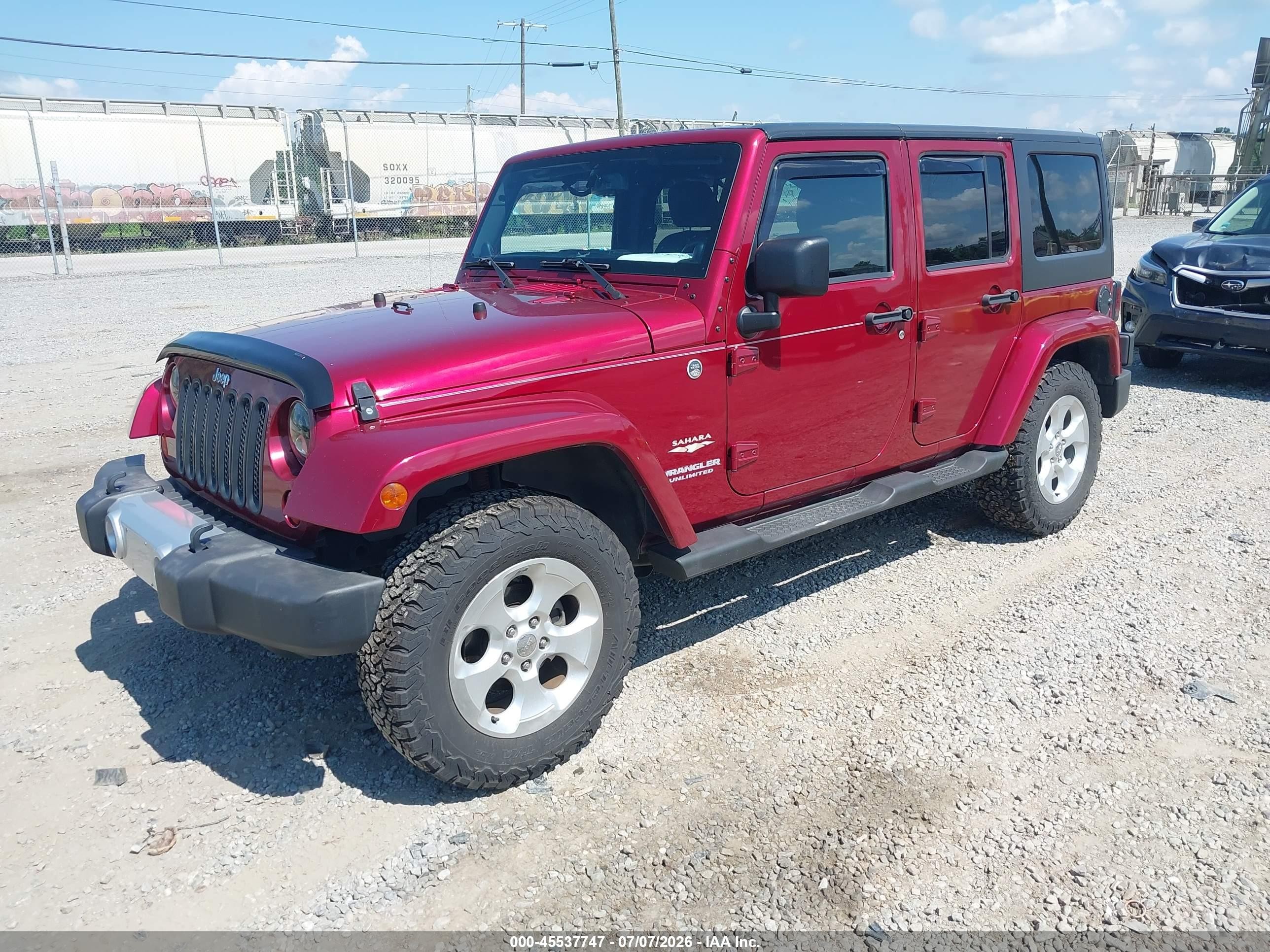 2013 Jeep Wrangler Unlimited Sahara Burgundy vin: 1C4BJWEG3DL560548