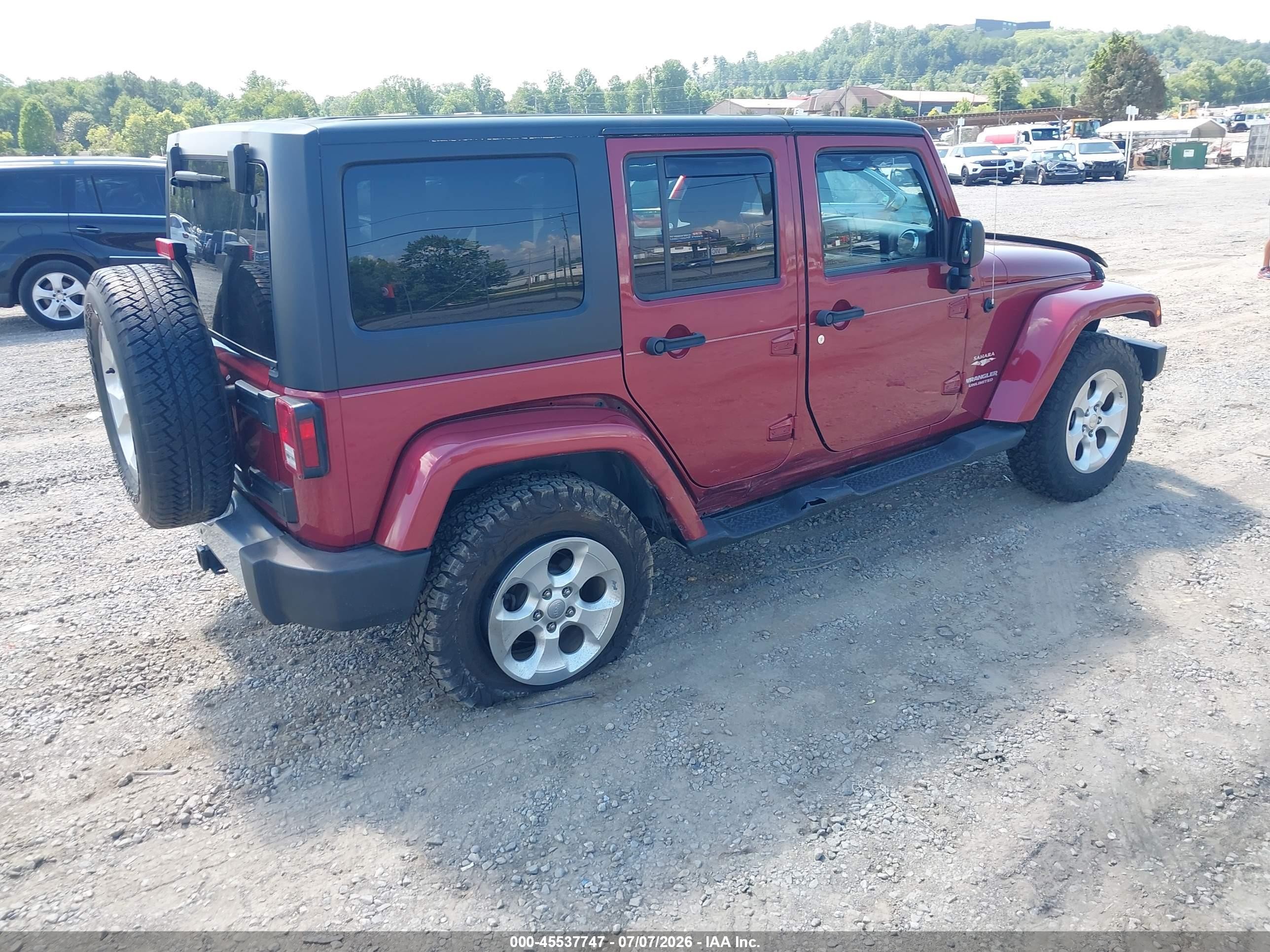 2013 Jeep Wrangler Unlimited Sahara Burgundy vin: 1C4BJWEG3DL560548