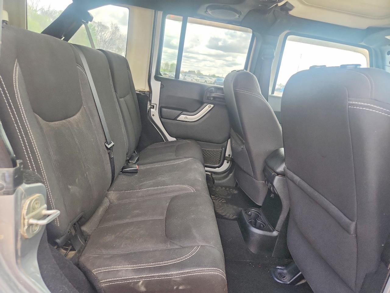 2013 Jeep Wrangler Unlimited Sahara Silver vin: 1C4BJWEG3DL635829