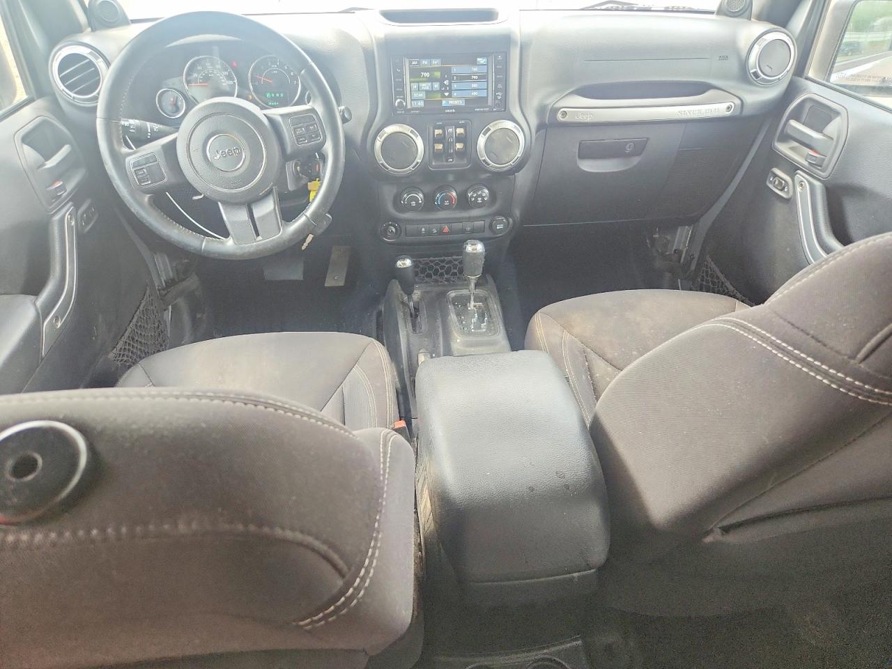 2013 Jeep Wrangler Unlimited Sahara Silver vin: 1C4BJWEG3DL635829