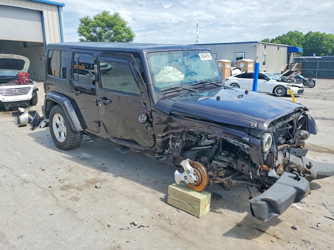 2013 Jeep Wrangler Unlimited Sahara Brown vin: 1C4BJWEG3DL641808
