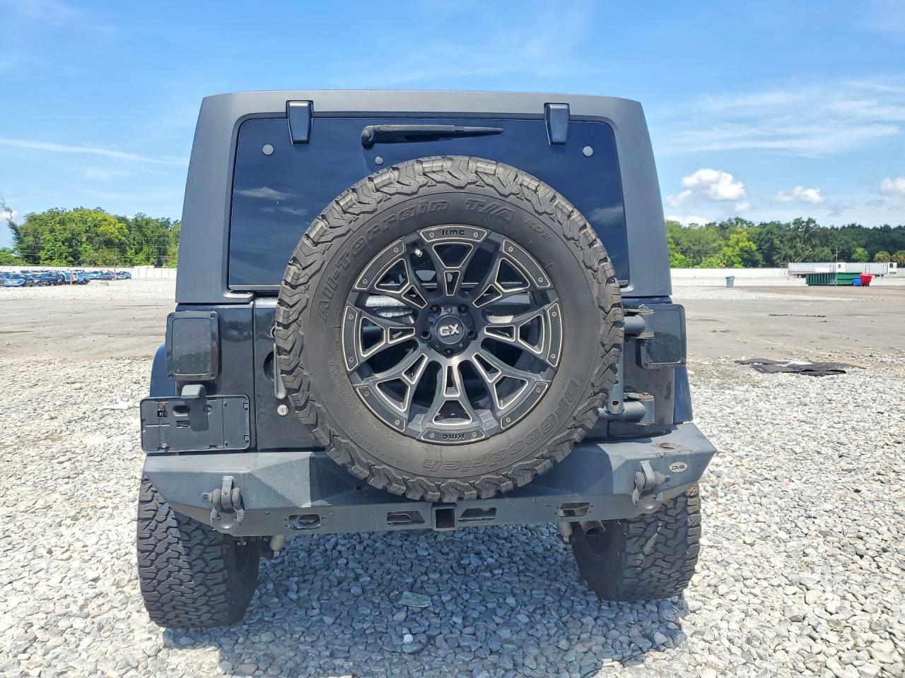 2014 Jeep Wrangler Unlimited Sahara Black vin: 1C4BJWEG3EL129094