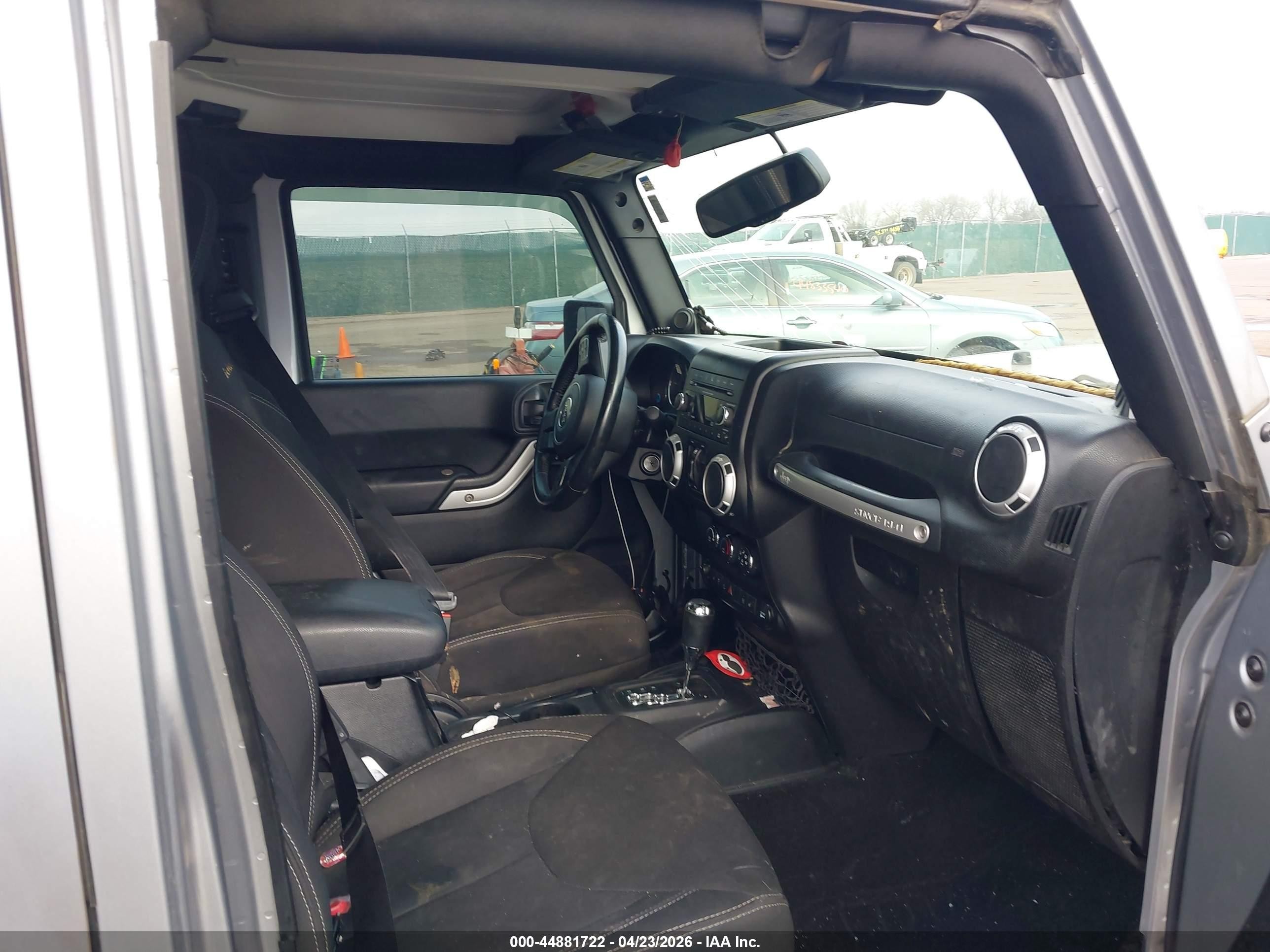 2014 Jeep Wrangler Unlimited Sahara Gray vin: 1C4BJWEG3EL141584