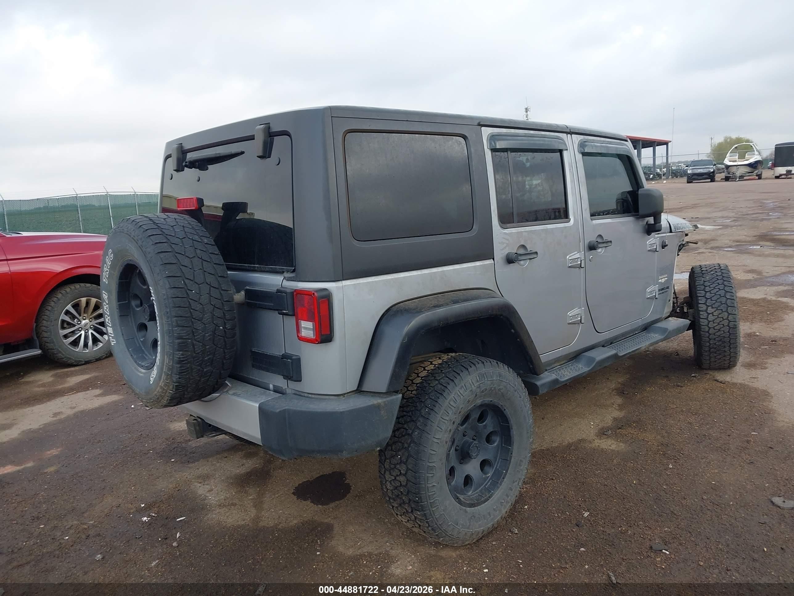 2014 Jeep Wrangler Unlimited Sahara Gray vin: 1C4BJWEG3EL141584