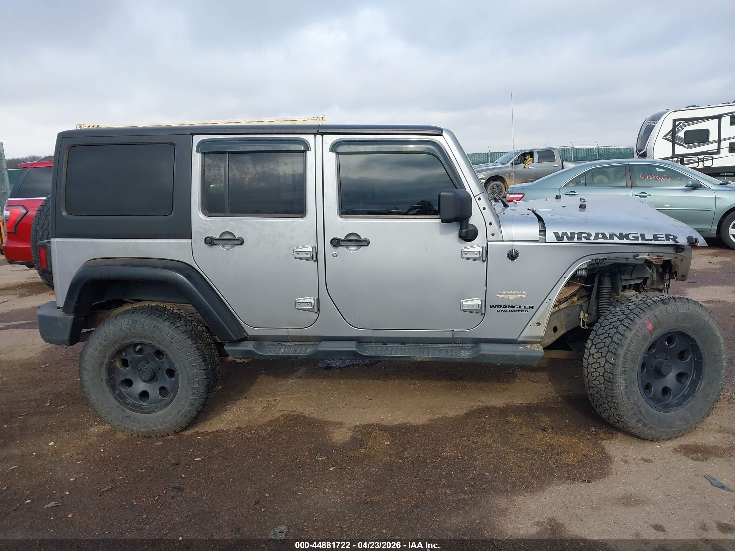 2014 Jeep Wrangler Unlimited Sahara Gray vin: 1C4BJWEG3EL141584