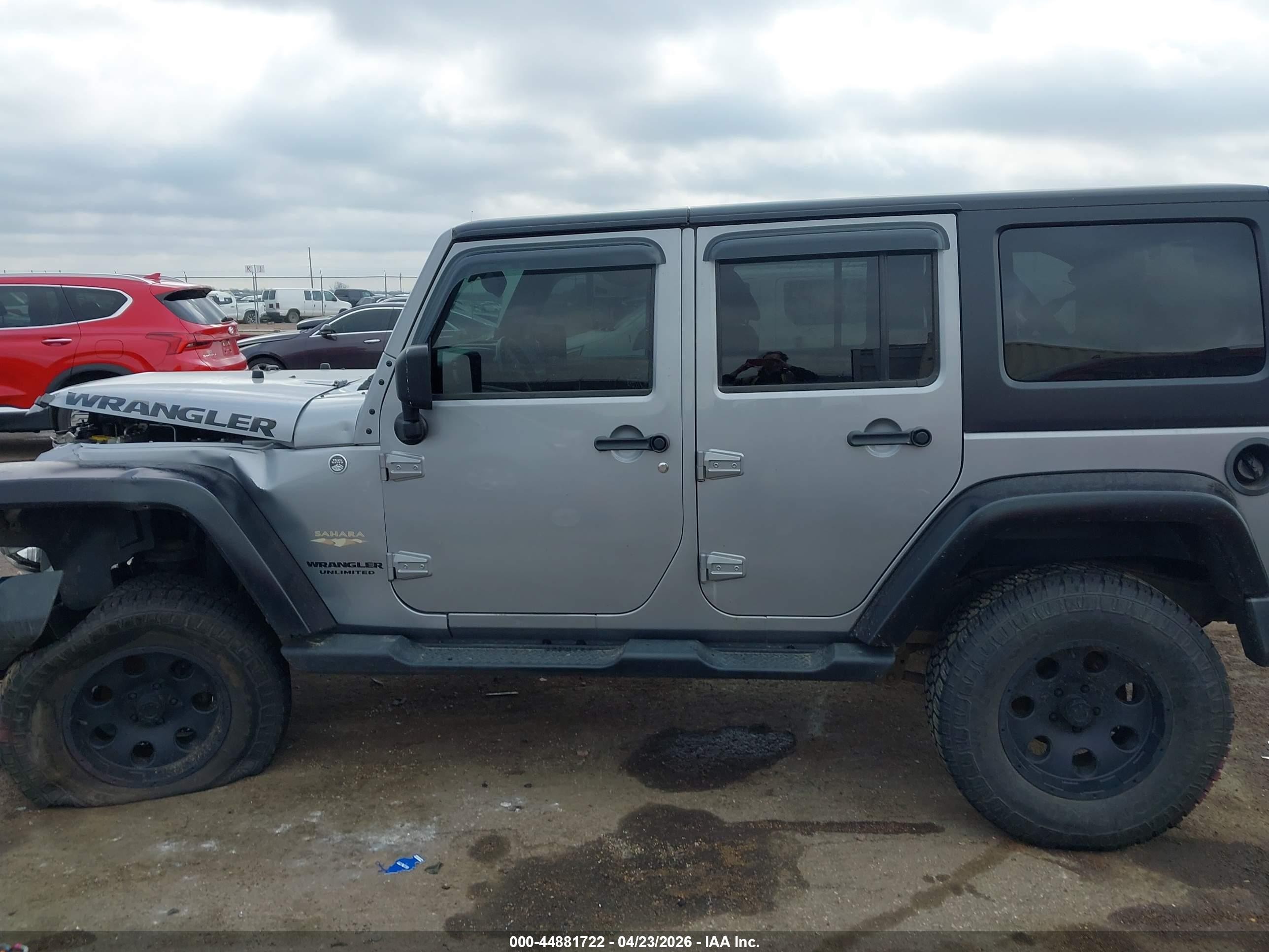 2014 Jeep Wrangler Unlimited Sahara Gray vin: 1C4BJWEG3EL141584
