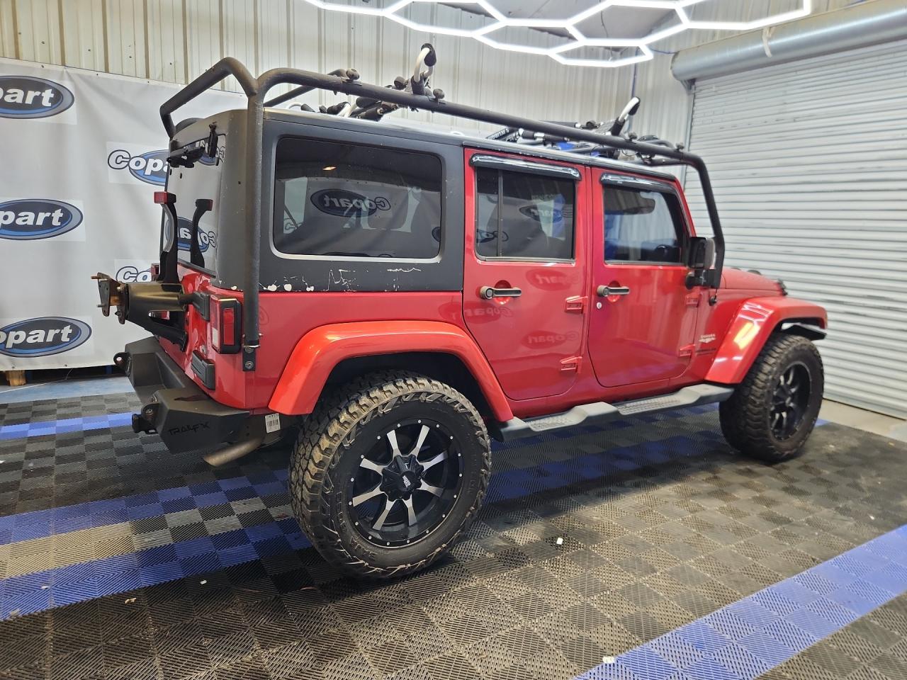 2014 Jeep Wrangler Unlimited Sahara Красный vin: 1C4BJWEG3EL257965 Damage: Hardtop Shell, Multiple Scratches Heavy, 10 Or More