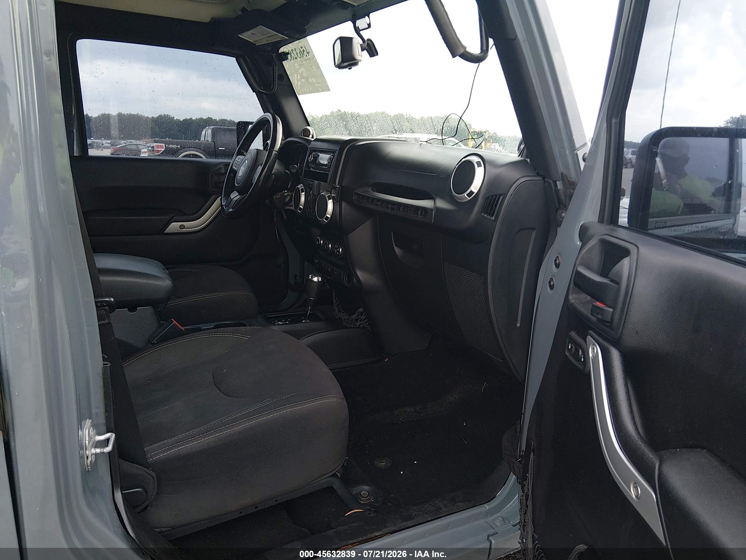 2014 Jeep Wrangler Unlimited Sahara Gray vin: 1C4BJWEG3EL263166