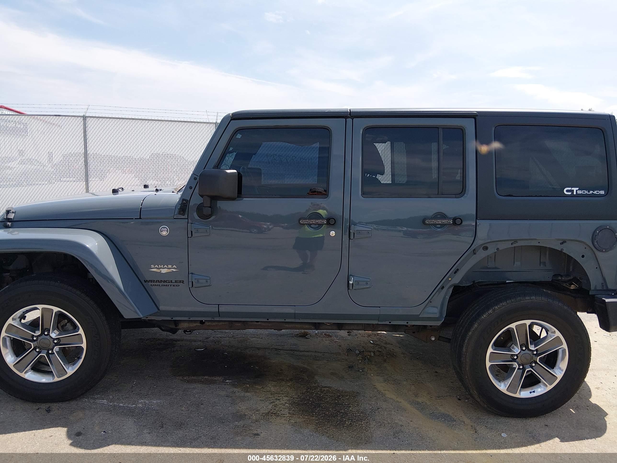 2014 Jeep Wrangler Unlimited Sahara Gray vin: 1C4BJWEG3EL263166